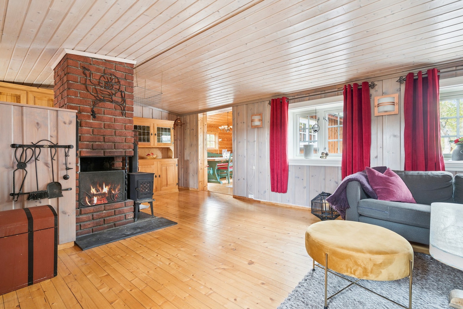 Hytta har innlagt strøm og sommervann, forbrenningstoalett samt regnværstank Galleribilde