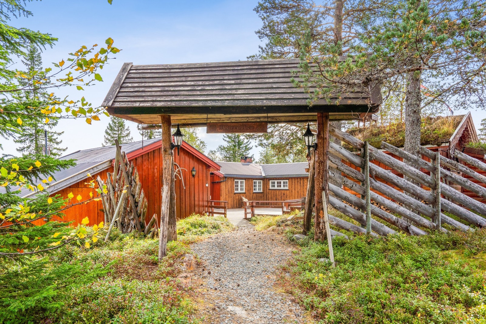 EiendomsMegler 1 ved Oliver Almli Reinås presenterer: Gulltjennåsvegen 7. Galleribilde