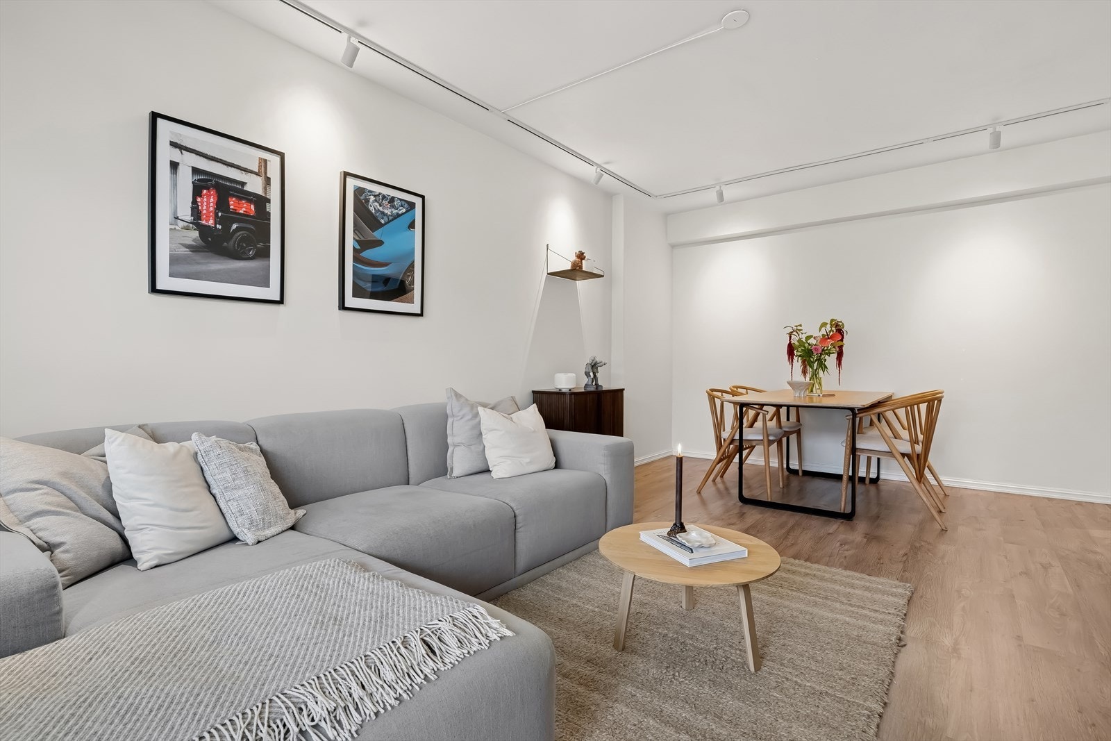 Trivelig spiseplass med god plass til langbord og hyggelige middager. Galleribilde