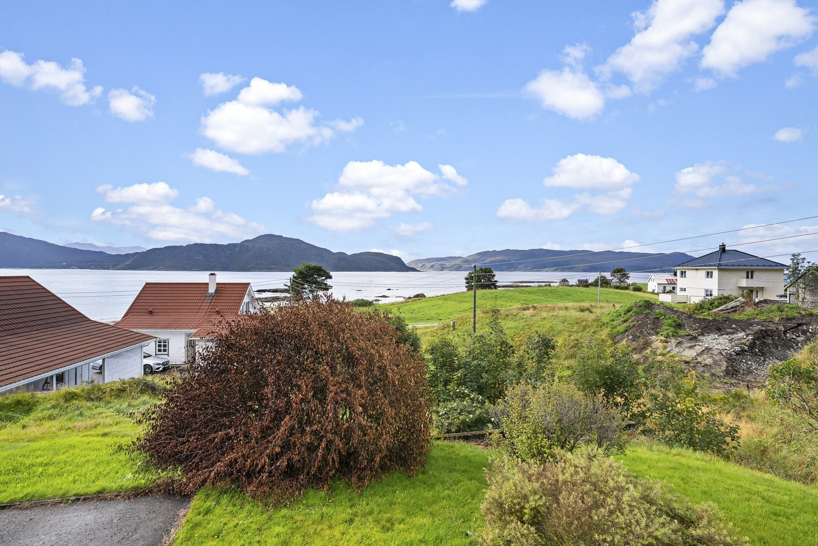 Nydeleg utsikt frå altanen Galleribilde