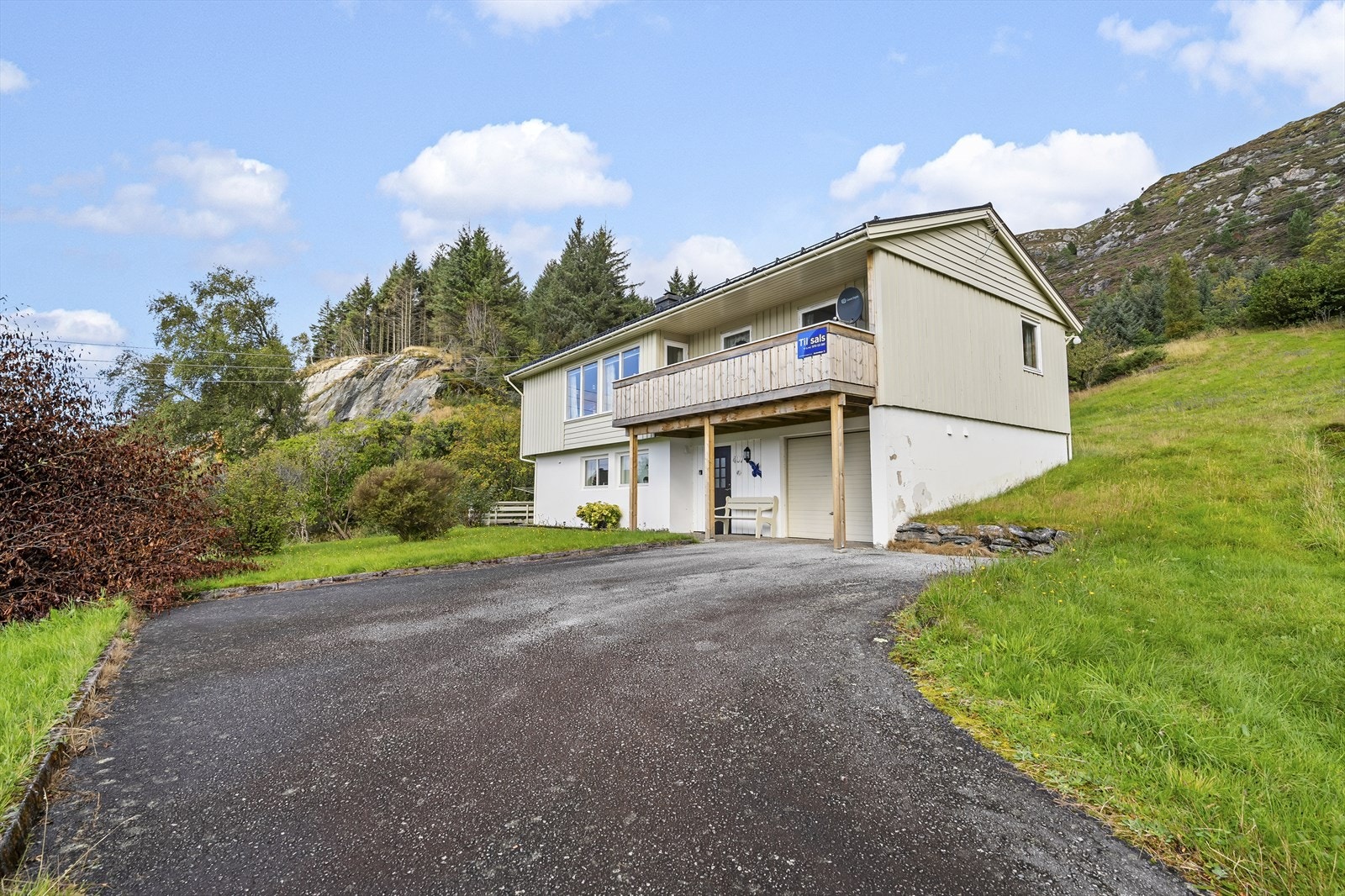 Parkering i garasje, ellers på tomta Galleribilde