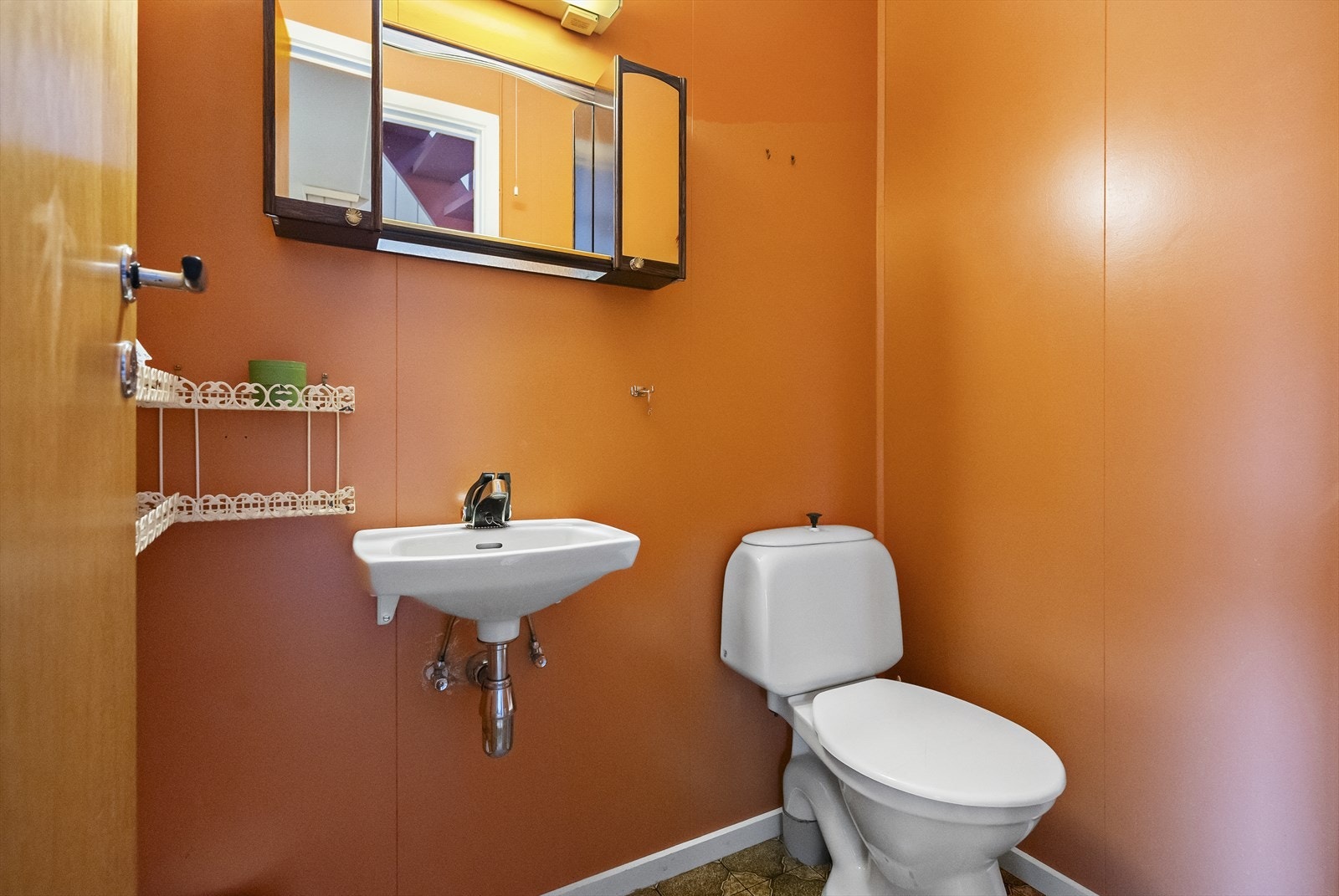 Toalettrom i underetasjen Galleribilde