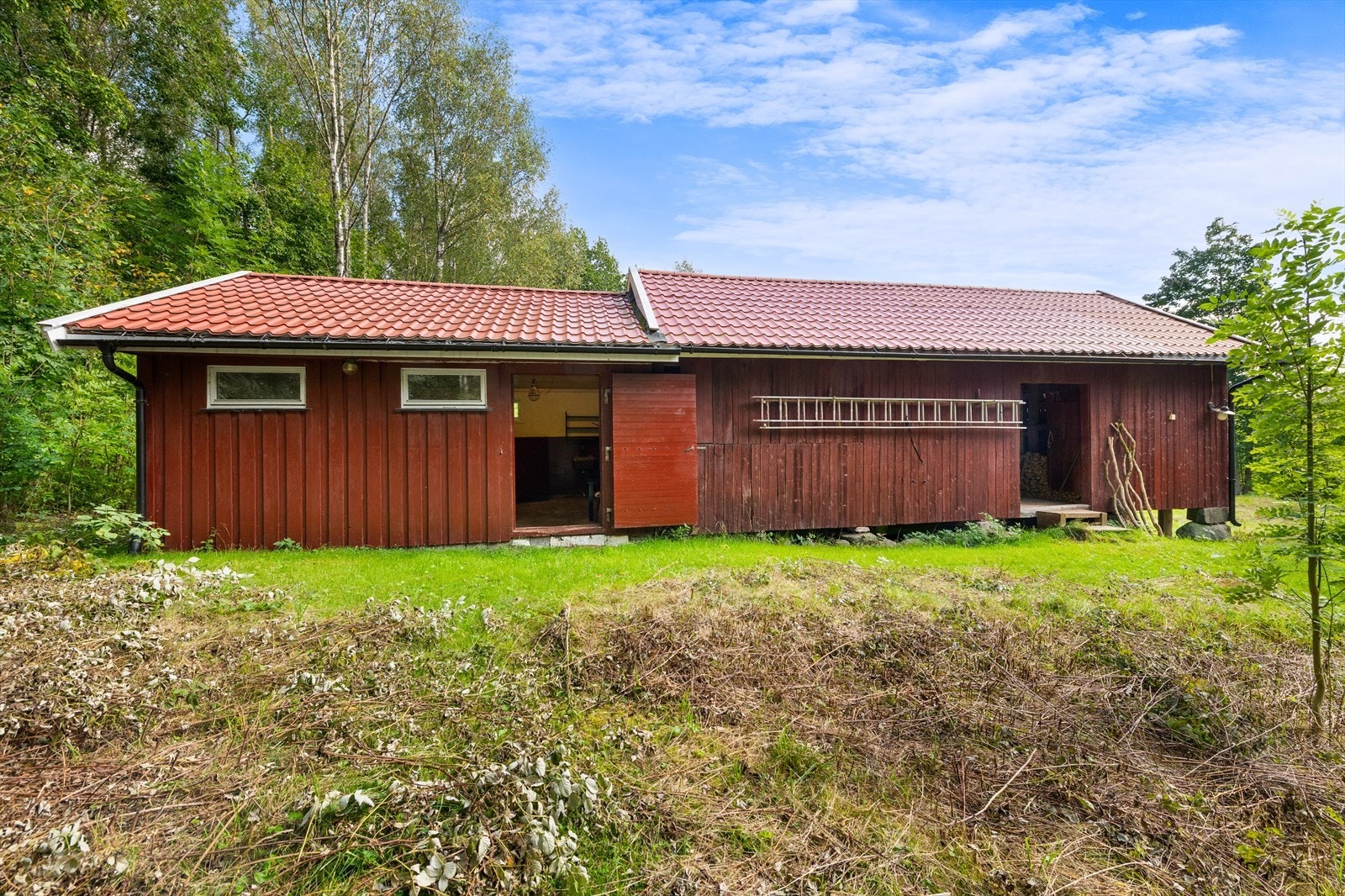 Låve med stall. Galleribilde