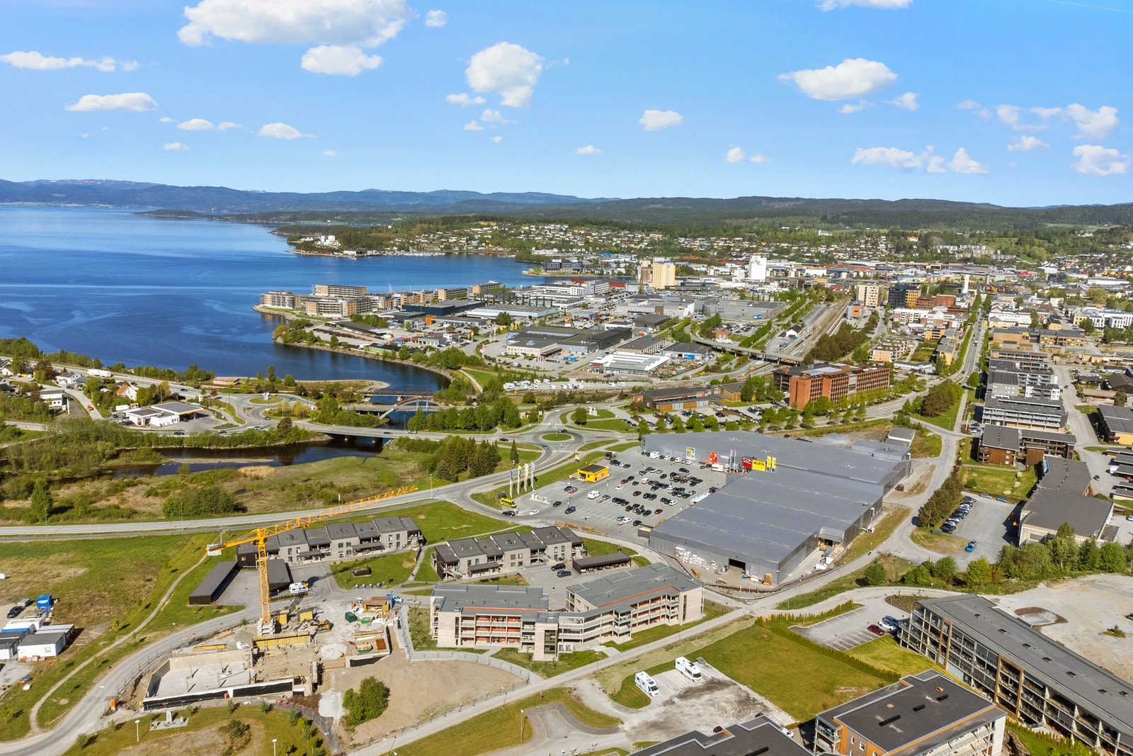 Gangavstand til bysentrum, skoler og Sørsileiret med kjøpesenter. Galleribilde