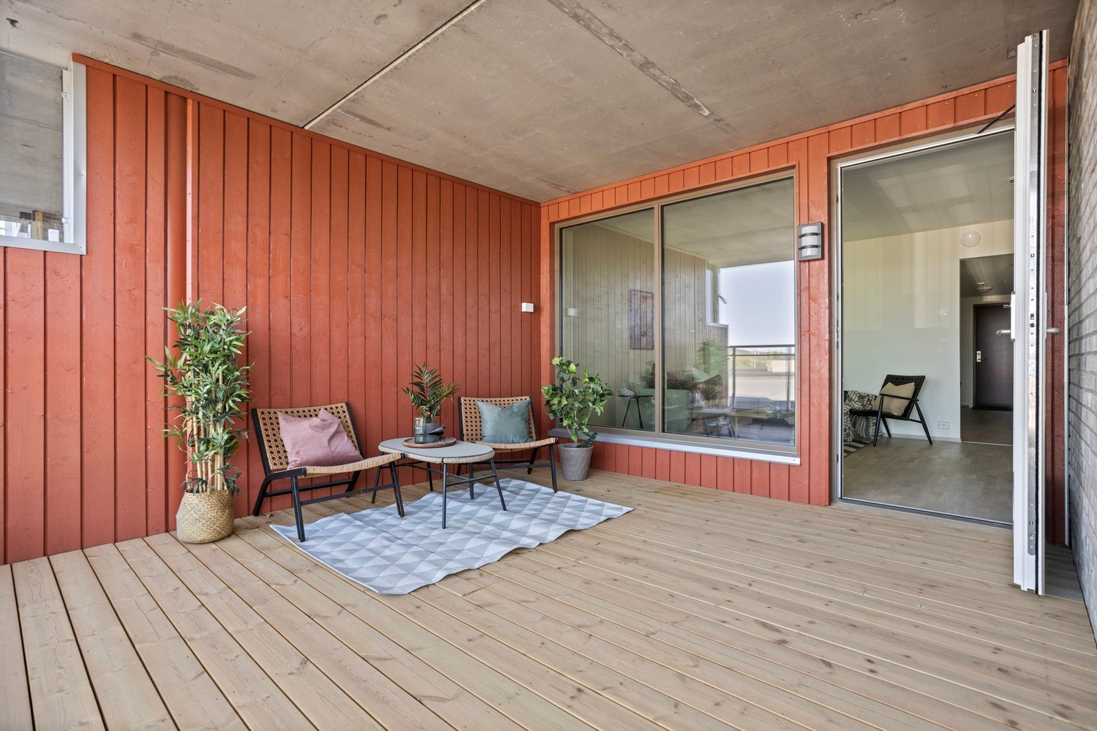 Fra stuen er det utgang til terrasse. Galleribilde