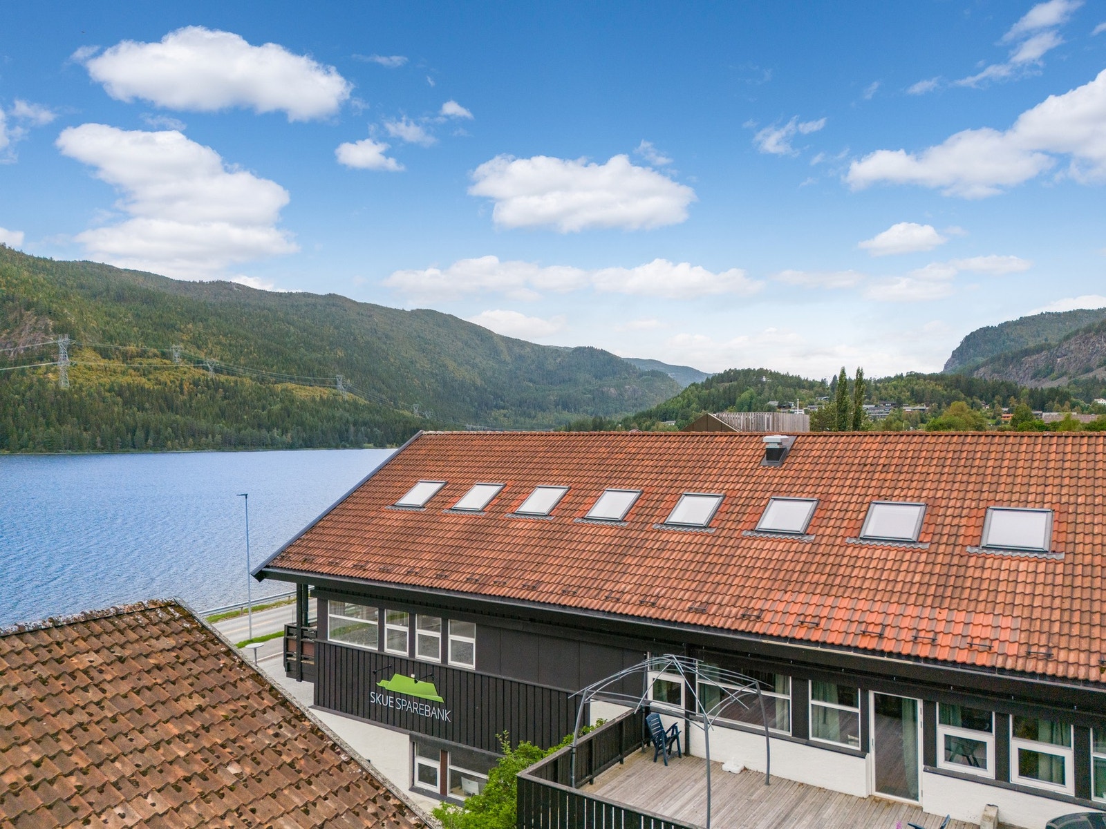 Tett på naturen og i gangavstand til Holsfjorden Galleribilde