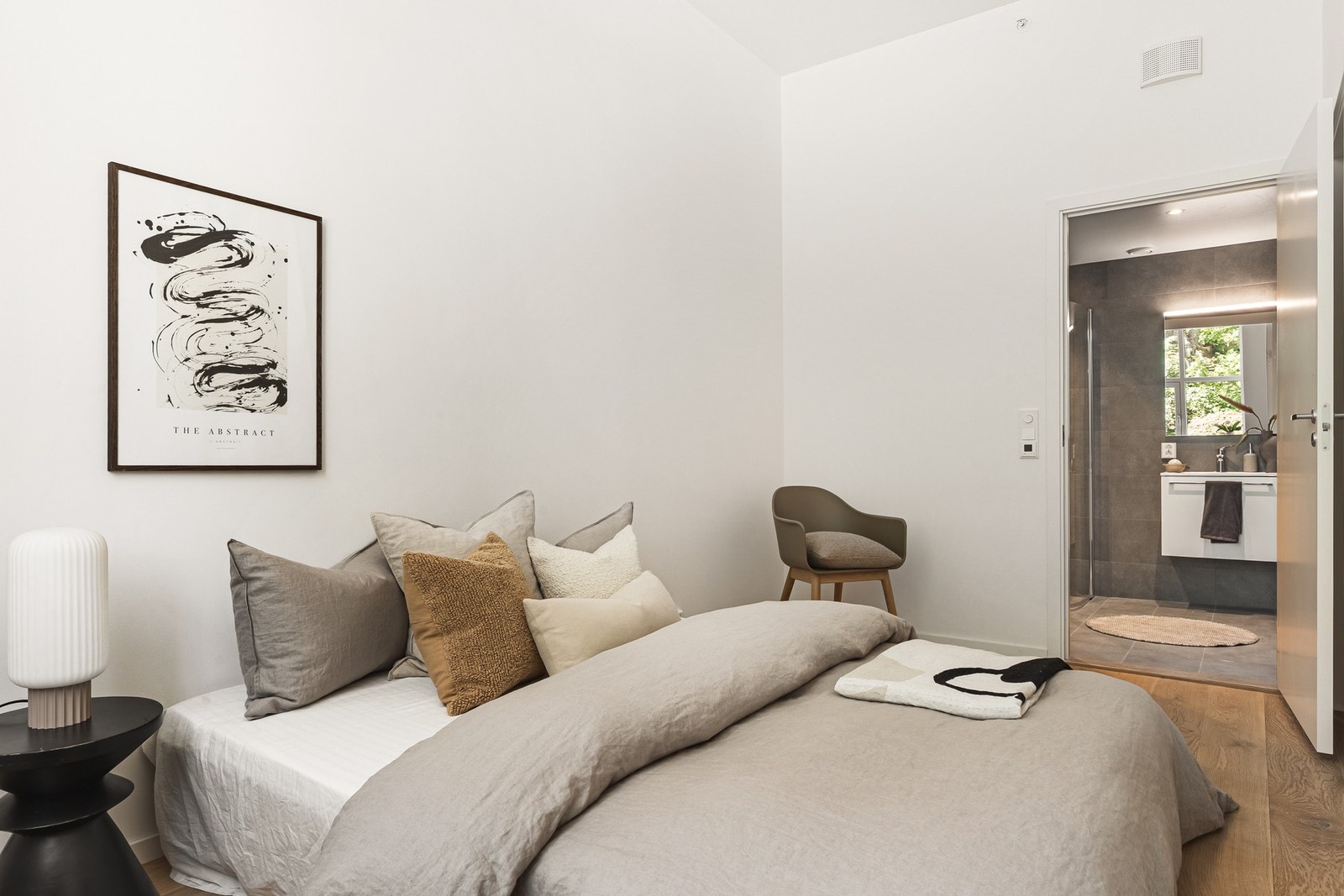 Det er tilhørende baderom til soverommet. Galleribilde