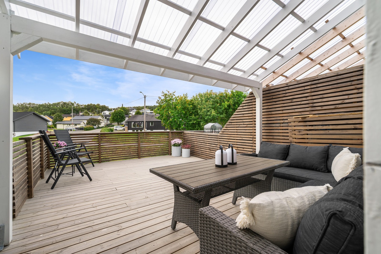 En oppgradert 4-roms rekkehusleilighet med pen standard og koselig uteområde Galleribilde