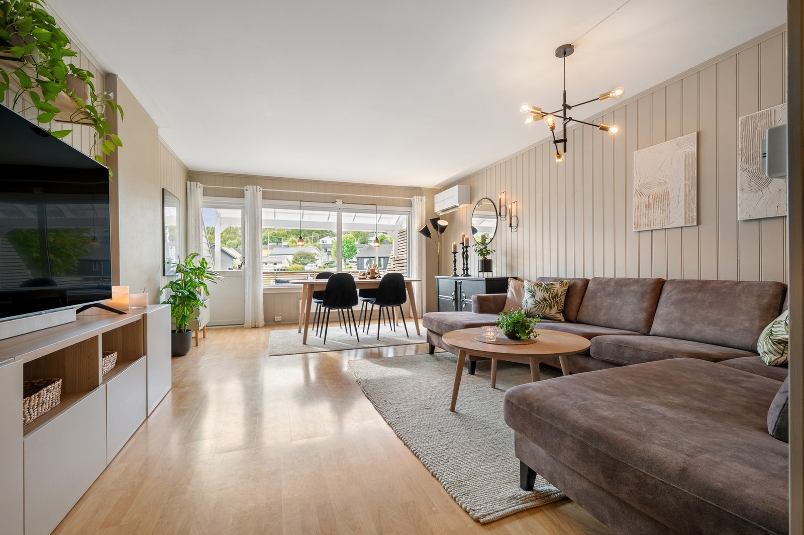 EIE Harstad v/ megler Vetle Larsen har gleden av å presentere Rødsand 14 C! Galleribilde