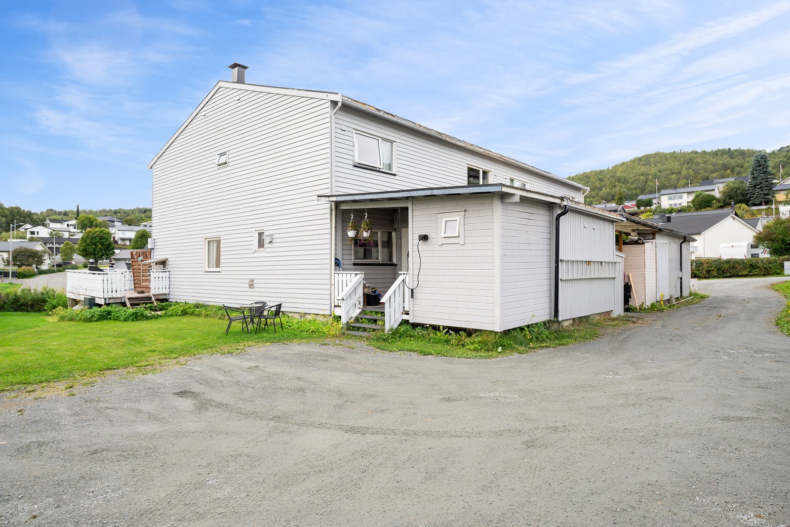 Parkeringsplass for beboere og gjester Galleribilde