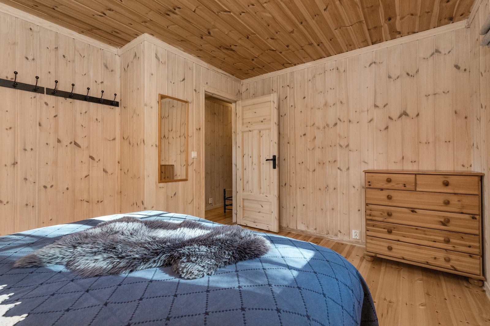 Det er plass til garderoebskap om man ønsker det Galleribilde