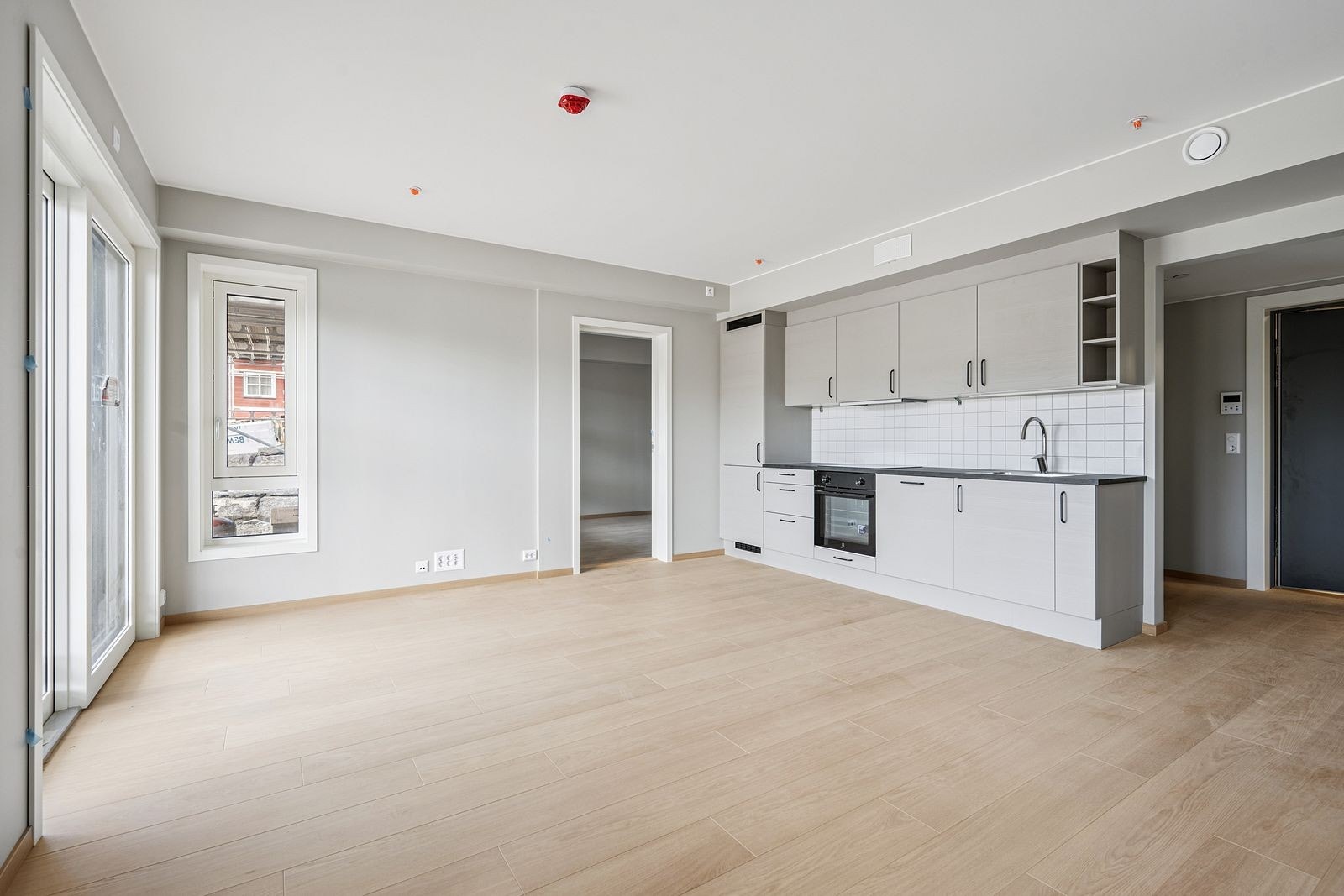 Stue og kjøkken i åpen løsning Galleribilde