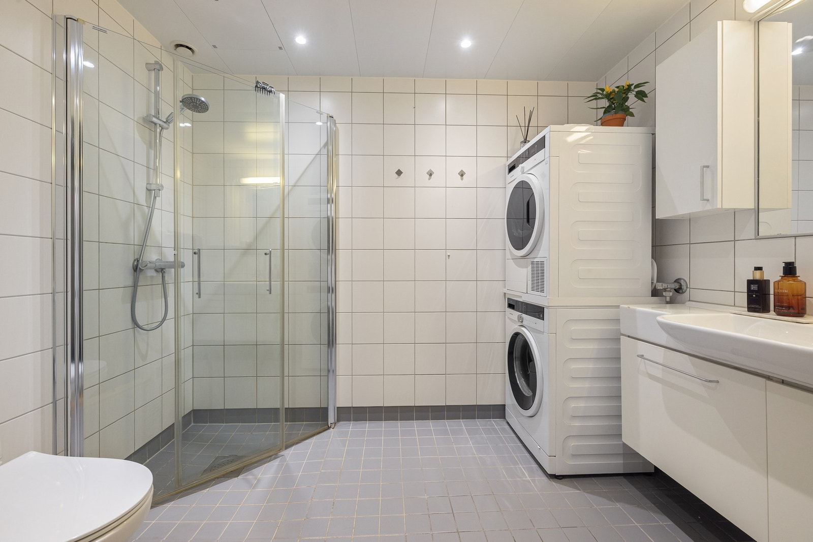 Baderommet er av god størrelse og har en flott innredning. Galleribilde