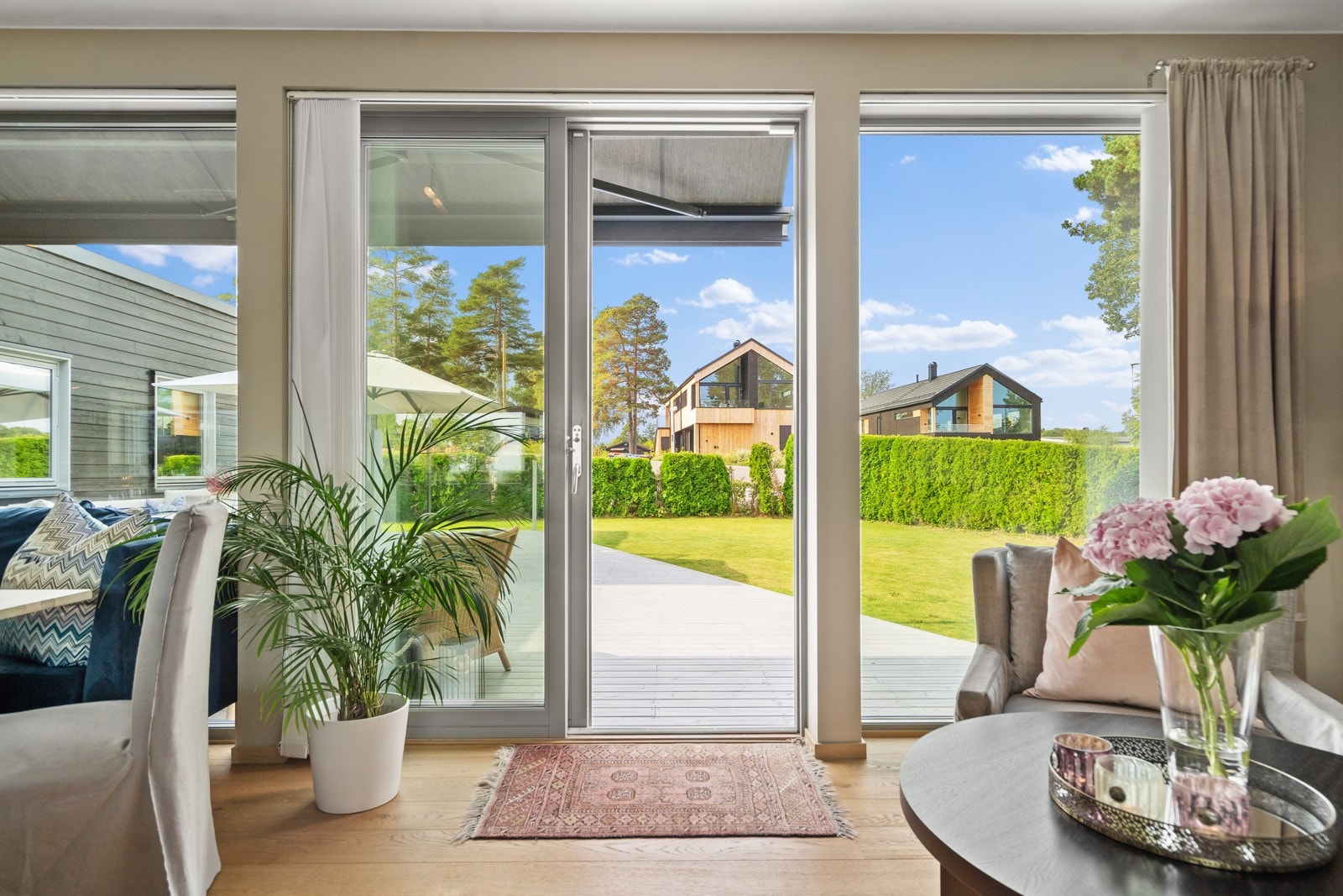 Utang til en meget solrik og lun terrasse Galleribilde