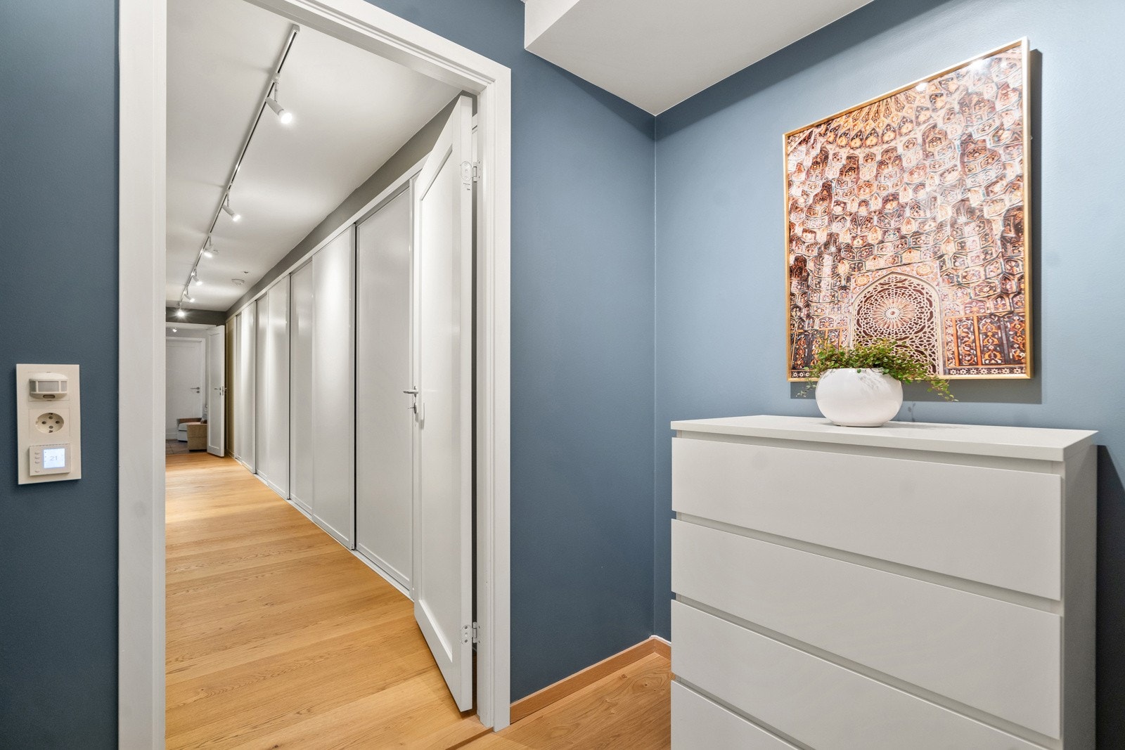 Garderoberom ifb med hovedsoverom Galleribilde