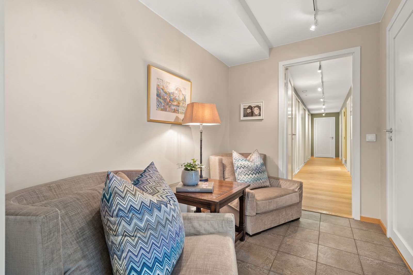 Mellomgang med gjestetoalett Galleribilde