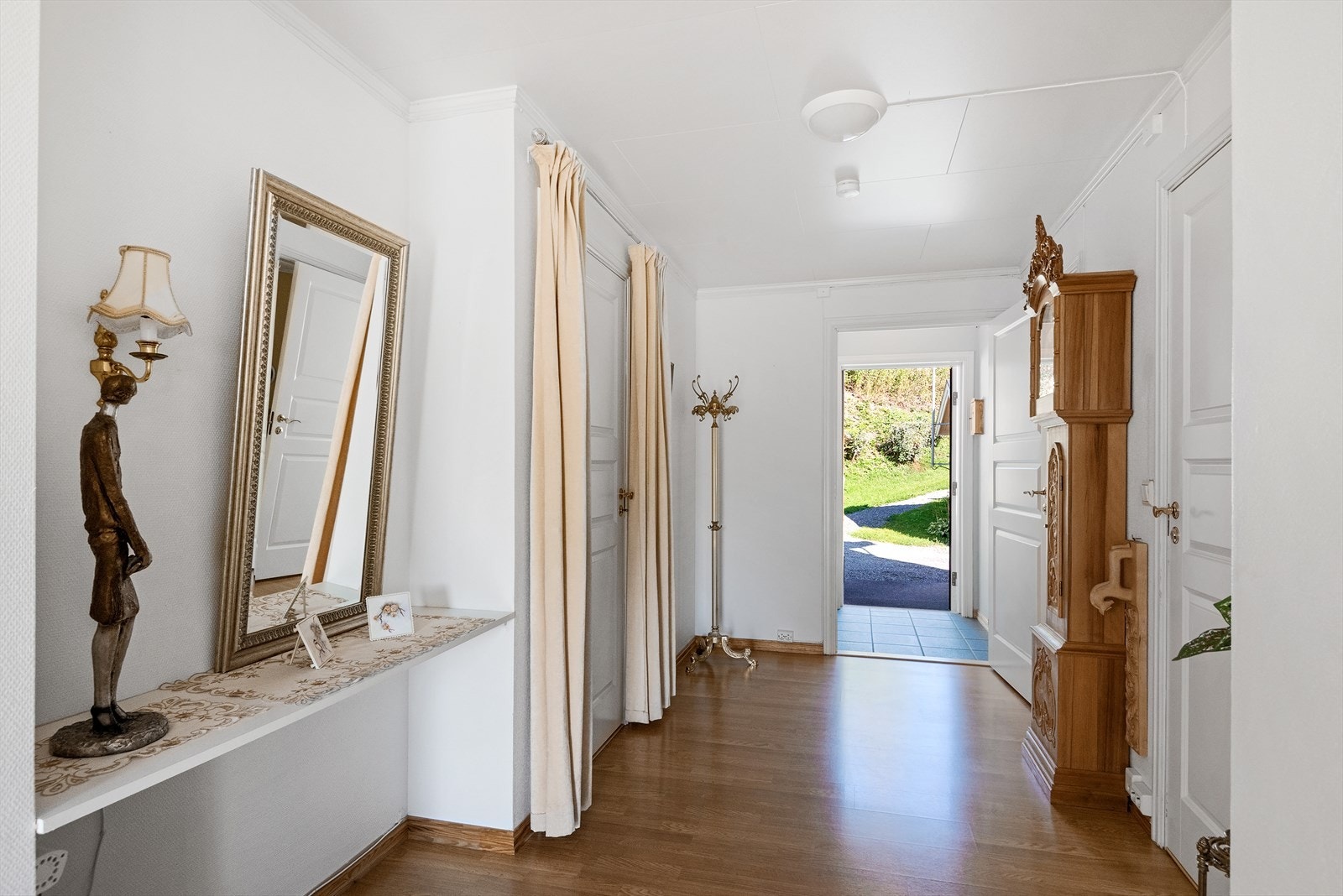 Entrè, velkommen inn! Galleribilde