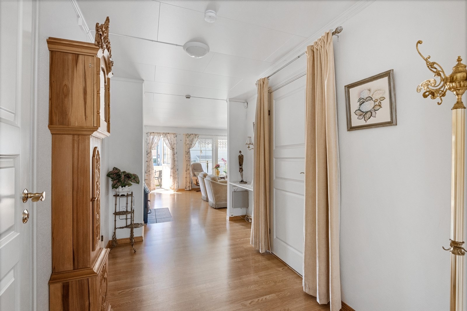 Meget velholdt leilighet med gulvvarme i oppholdsrommene Galleribilde