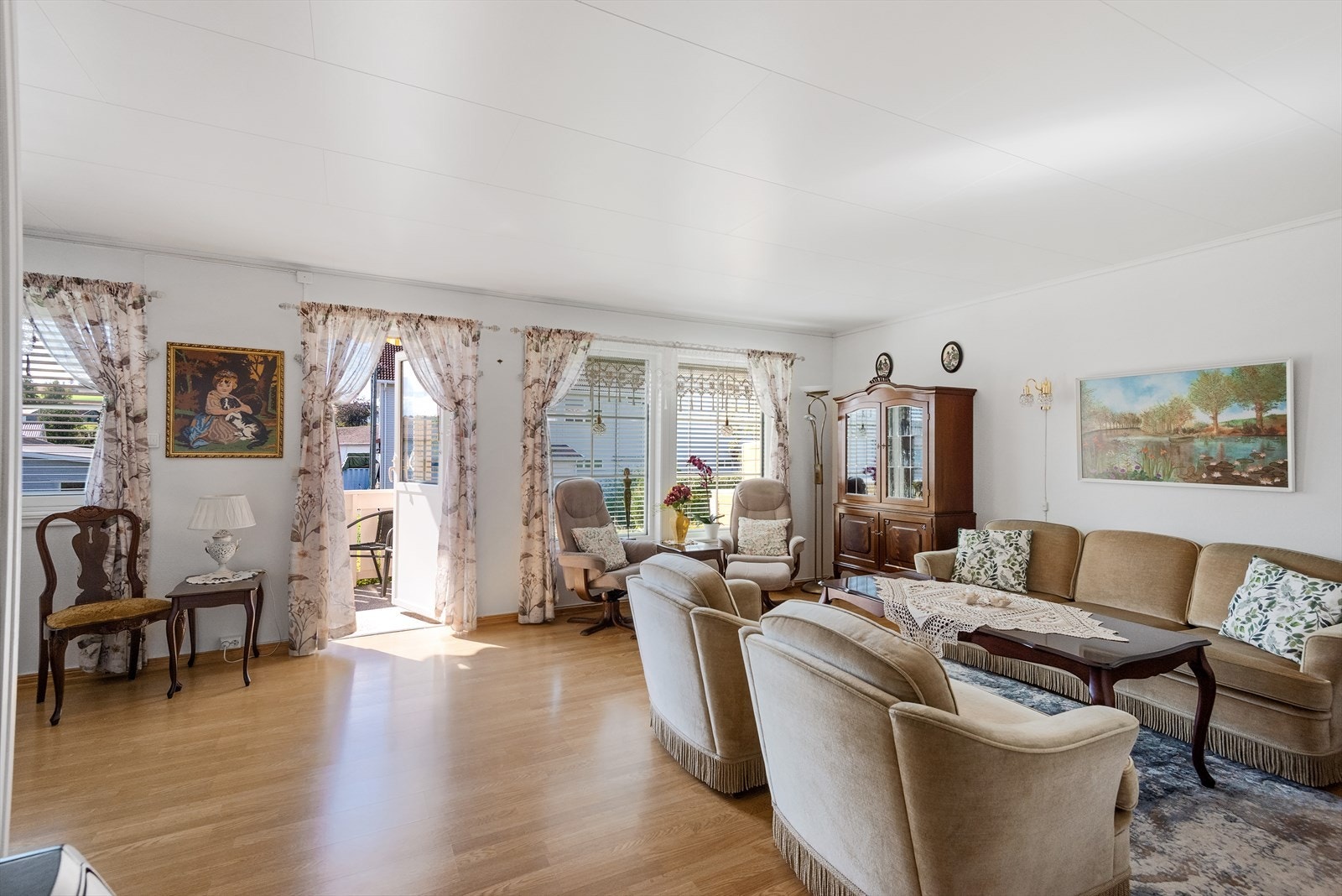 Stue med utgang direkte til terrassen Galleribilde