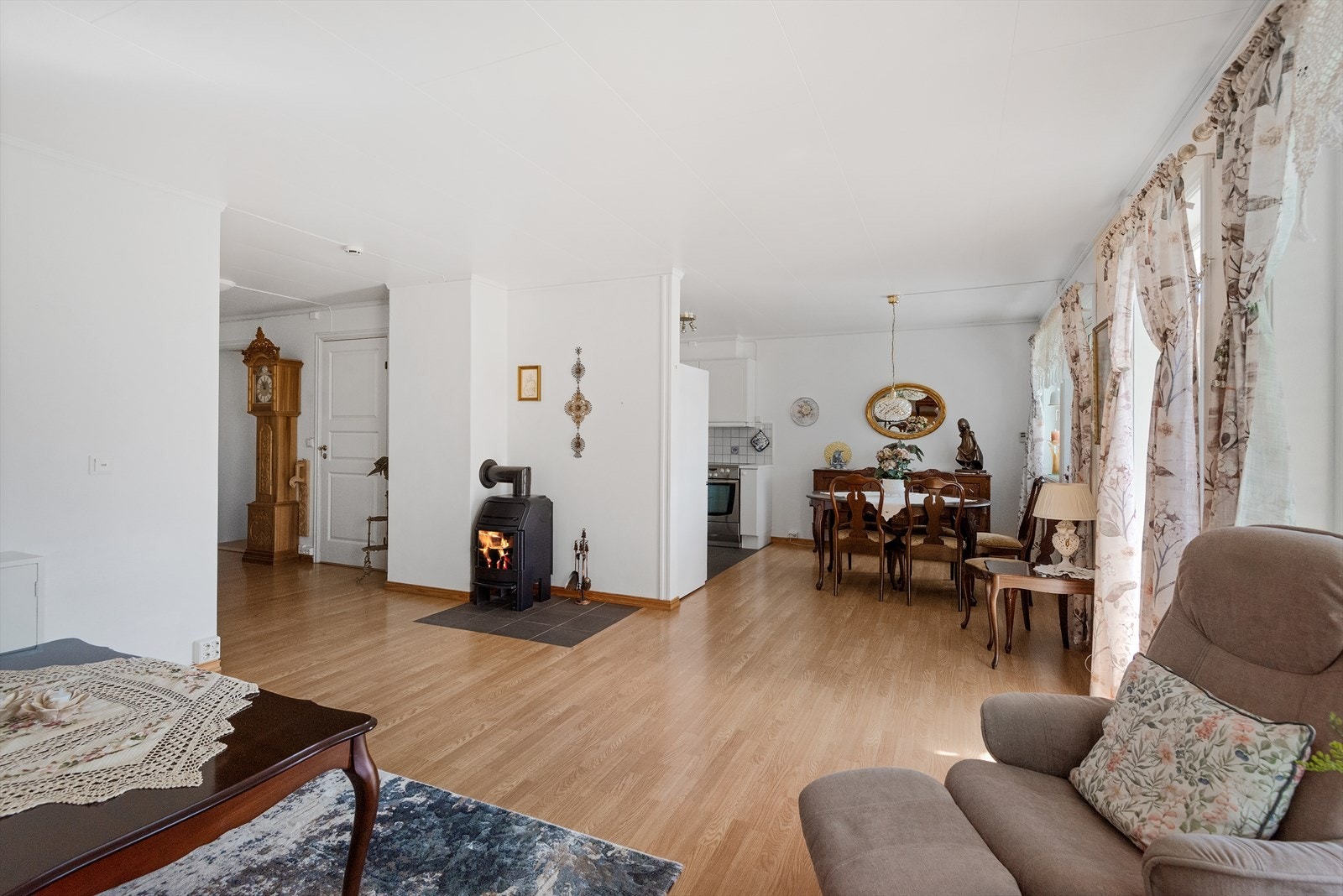 Stue mot spisestue Galleribilde