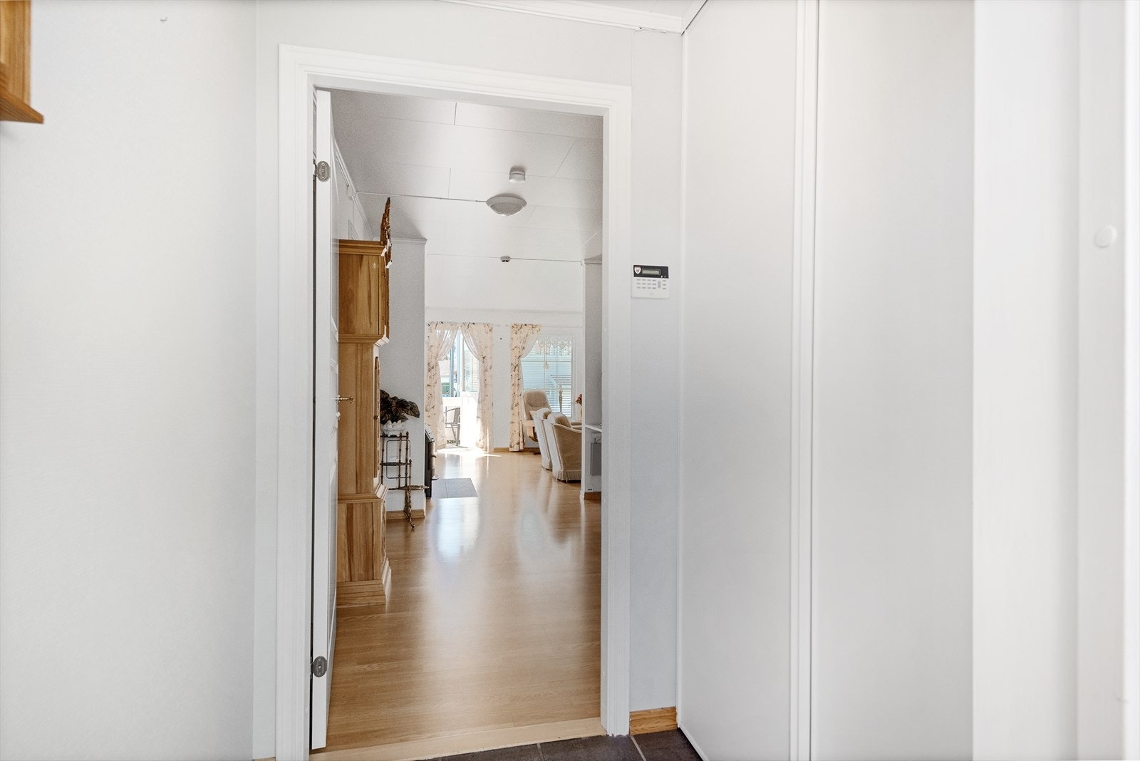 Entrè med garderobe - Gulvvarme i oppholdsrom og gang Galleribilde