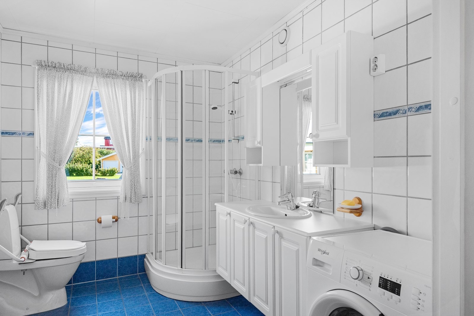 Bad med god plass - Opplegg til vaskemaskin Galleribilde