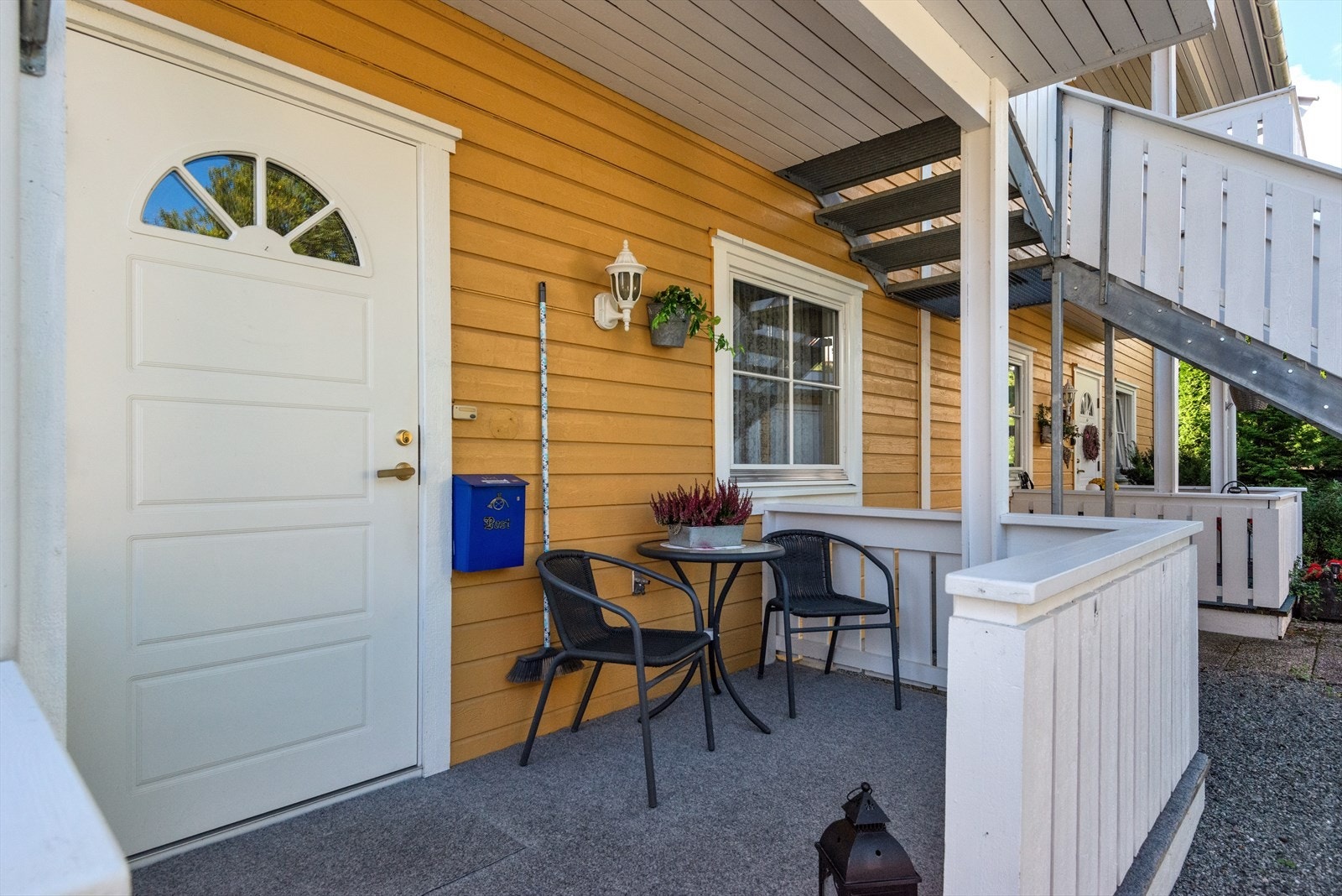 Hyggelig uteplass ved inngangen- Stig på! Galleribilde