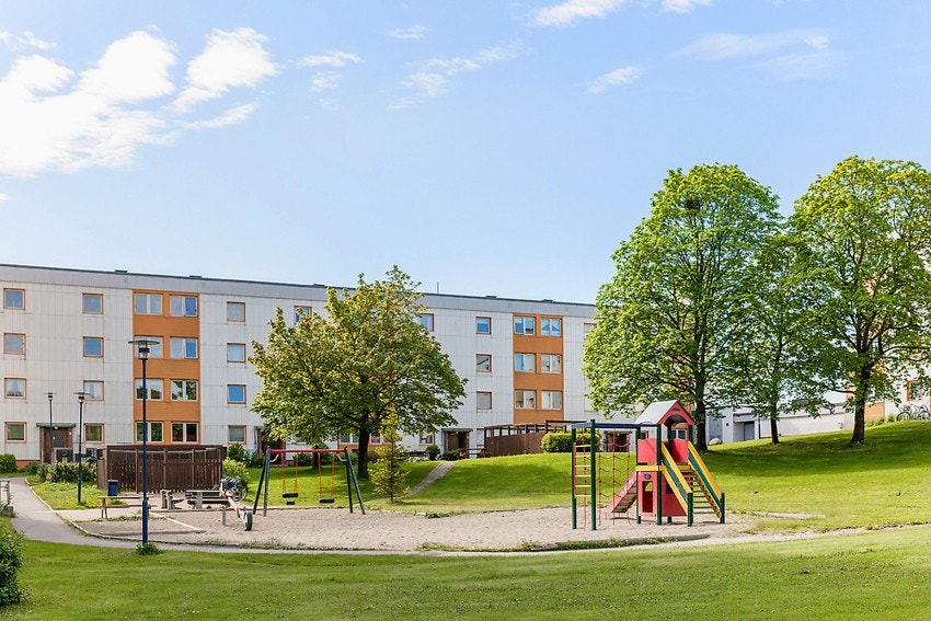 Attraktivt borettslag. Pent stelt ute både sommer og vinterstid. Flotte leke-og fellesområder. Galleribilde