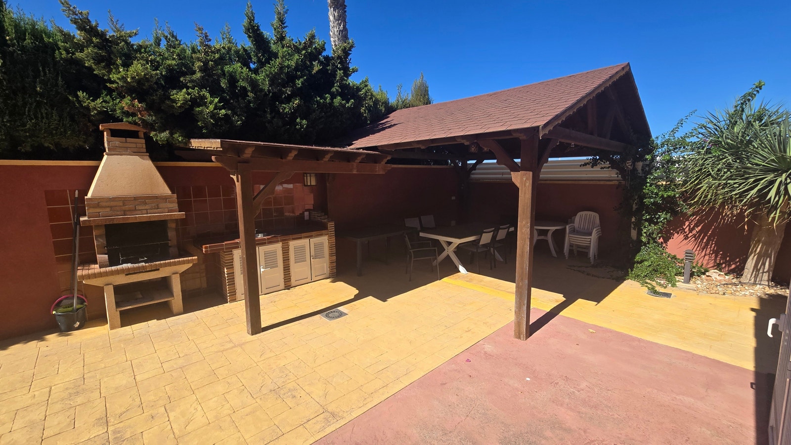 Spisekrok og ute peis. Galleribilde