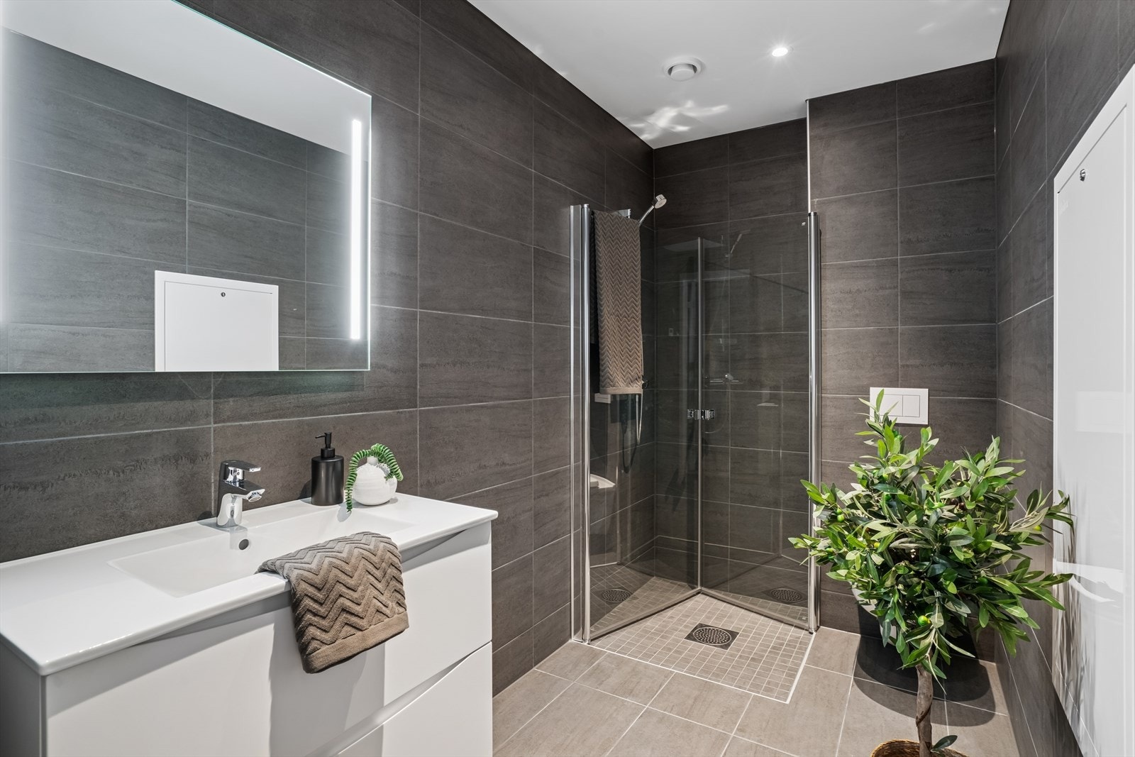 Boligens andre baderom er også meget innbydende! Galleribilde