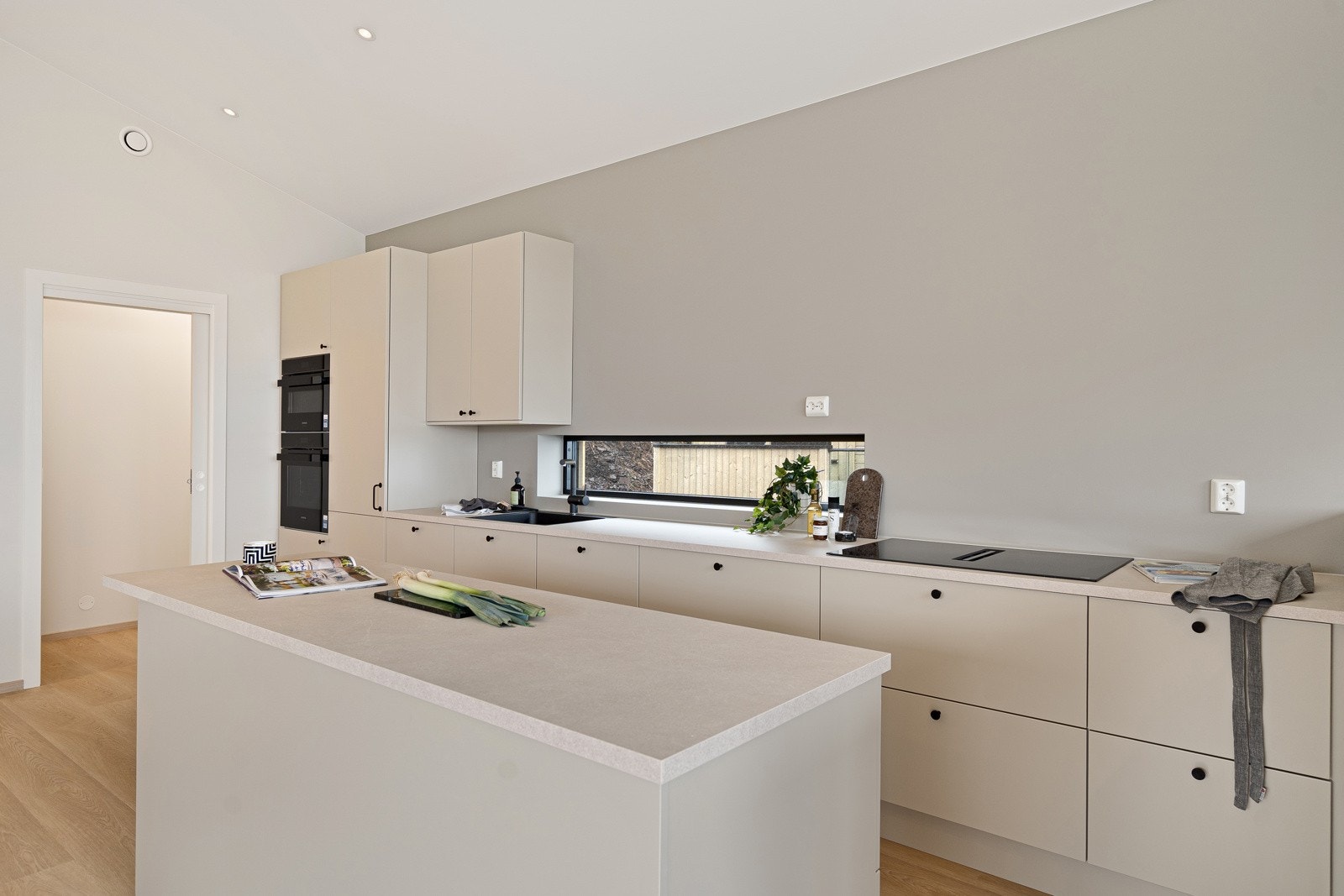 Velutstyrt og bra med både skap- og benkplass Galleribilde