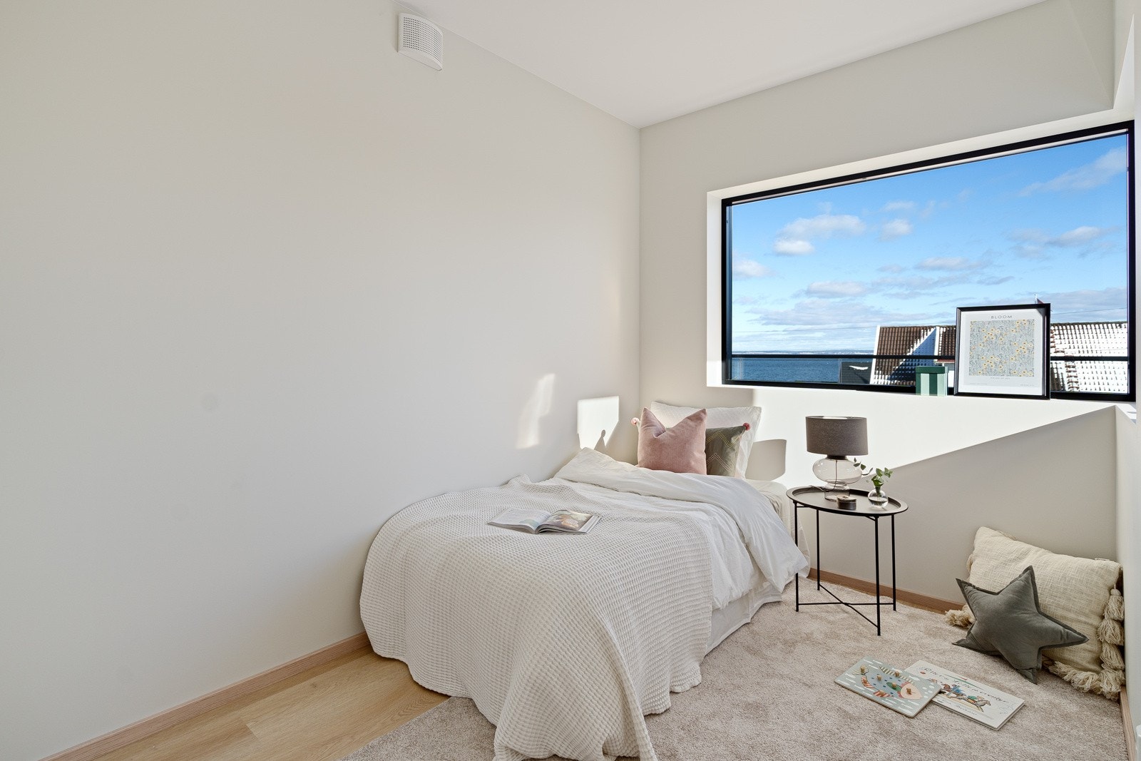 Det er 3 soverom i denne etasjen Galleribilde