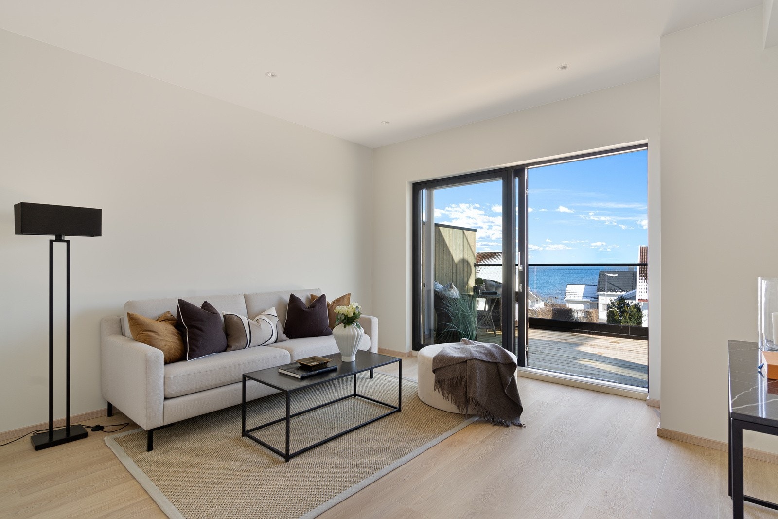 Stue 2 med utgang til balkong Galleribilde