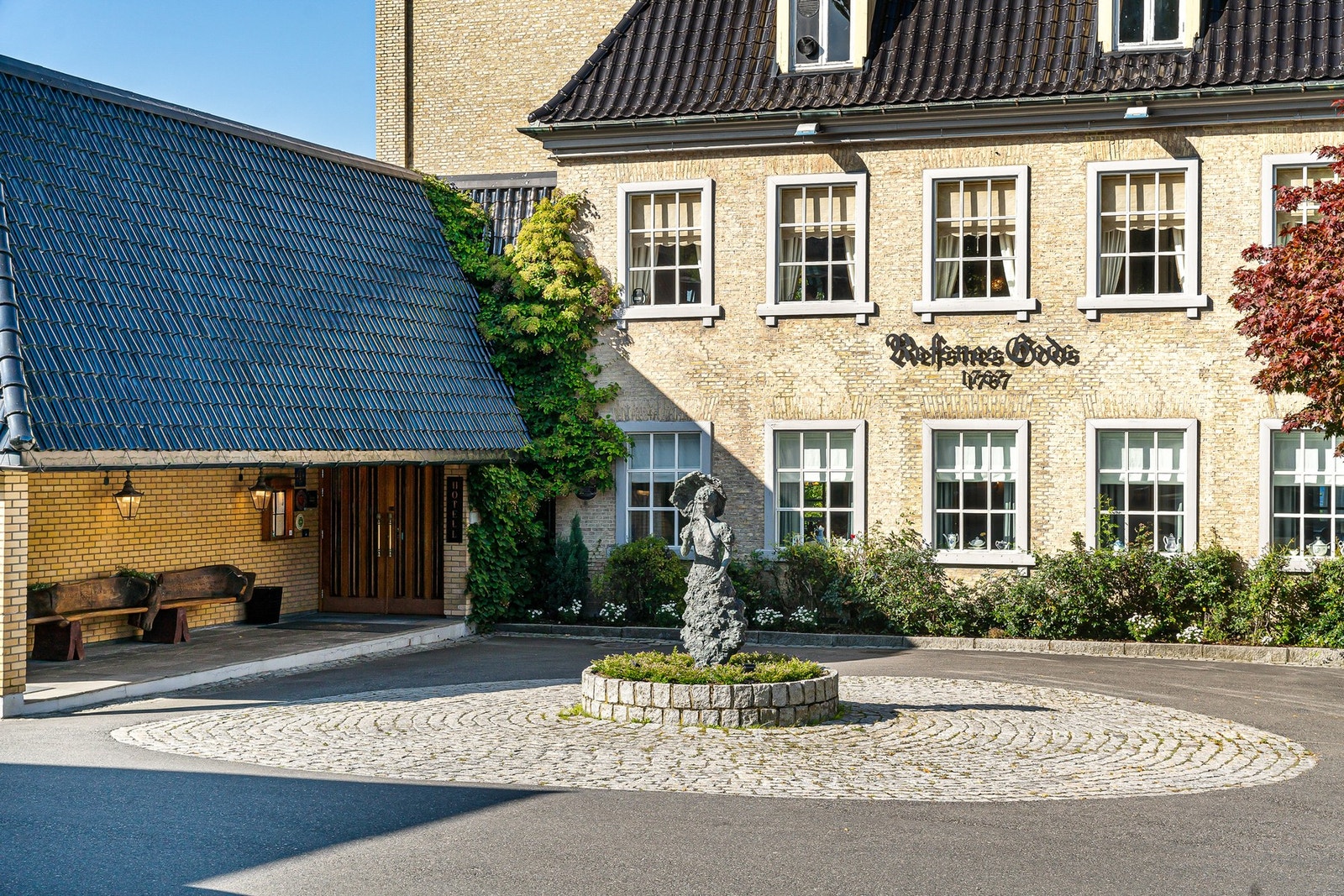 Kortreist ferie eller bare en god middag? Refsnes Gods byr på det i tillegg til rikelig med historie Galleribilde