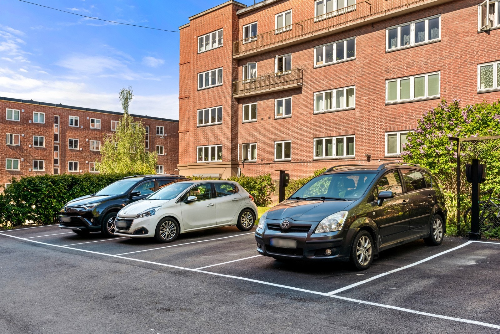 Parkeringsplasser leies ut fra sameiet etter ansiennitet Galleribilde