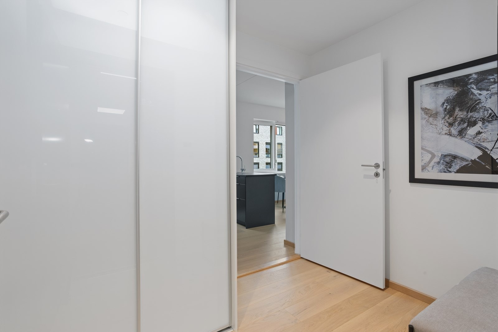 Garderobeskap i entreen. Galleribilde