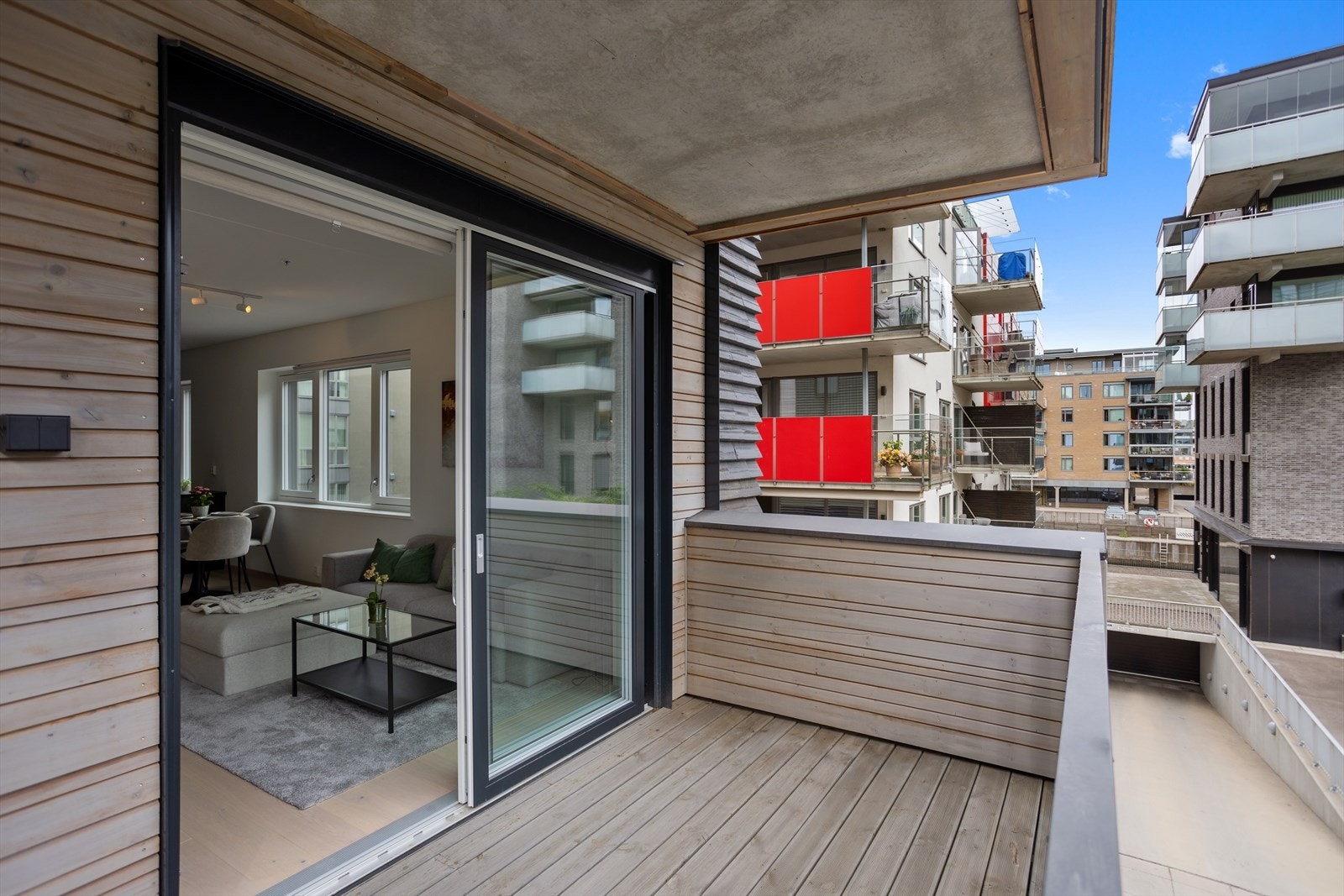 Balkongen er overbygget og er på ca. 7m² Galleribilde