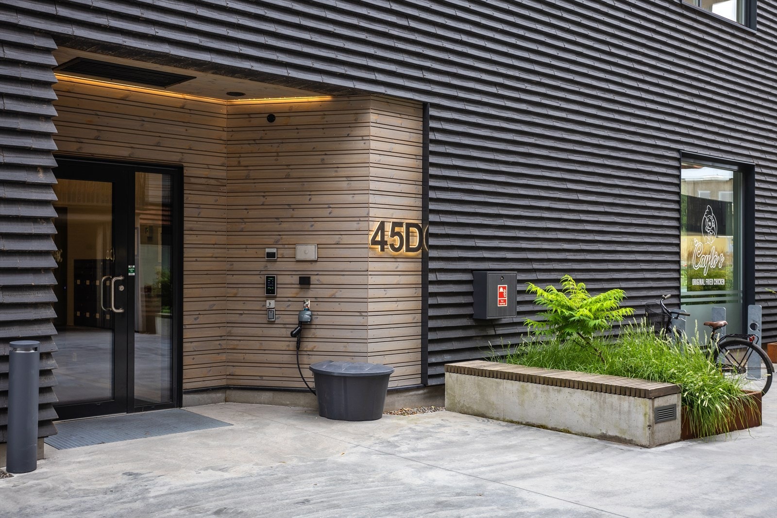 Pent inngangsparti til leilighetene. Ta gjerne heisen opp til leiligheten som ligger i 2. etg. Galleribilde