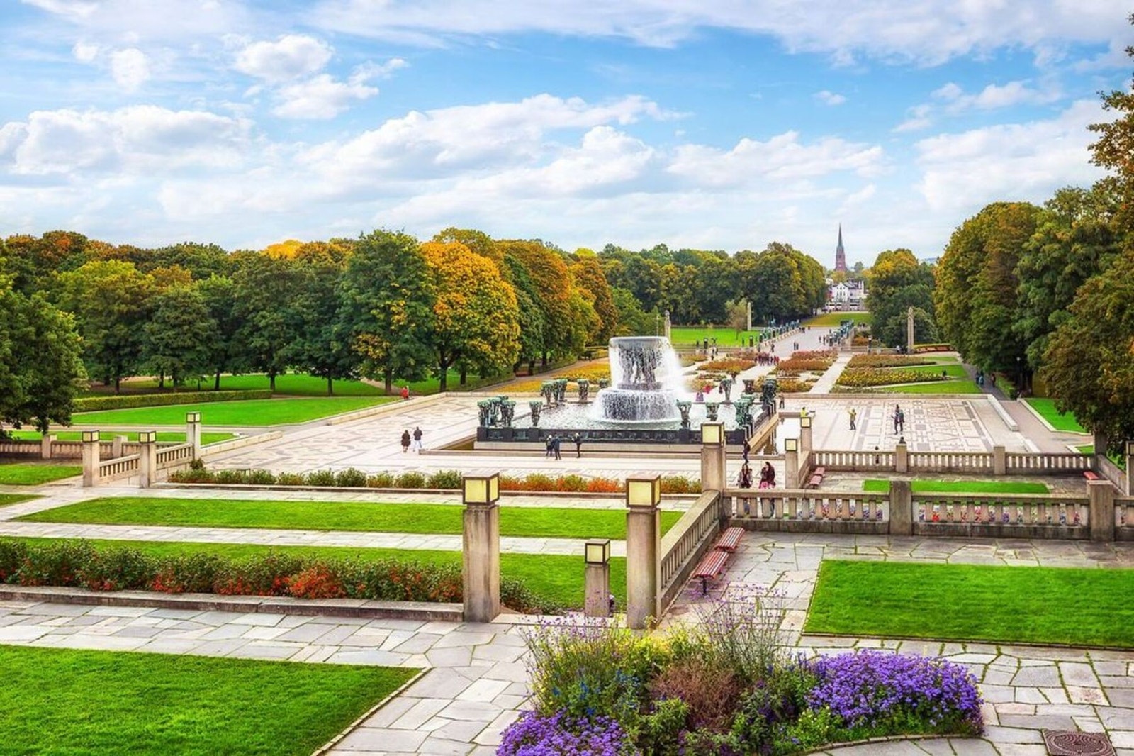 Vakre Frognerparken ligger ca 5minutters gange unna og er Oslo sin største og vakreste park Galleribilde