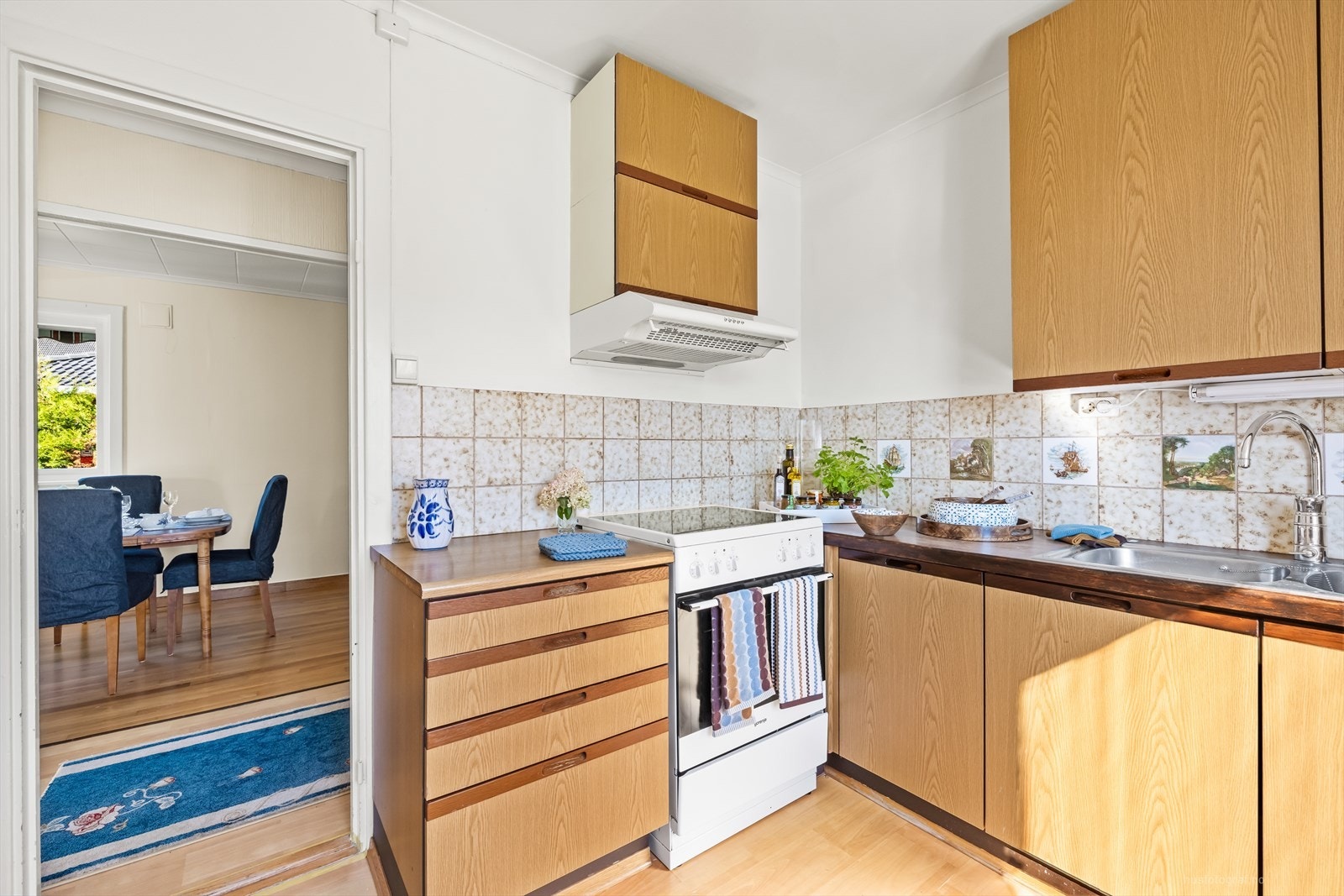 Opplegg til komfyr, kjøleskap og oppvaskmaskin. Galleribilde