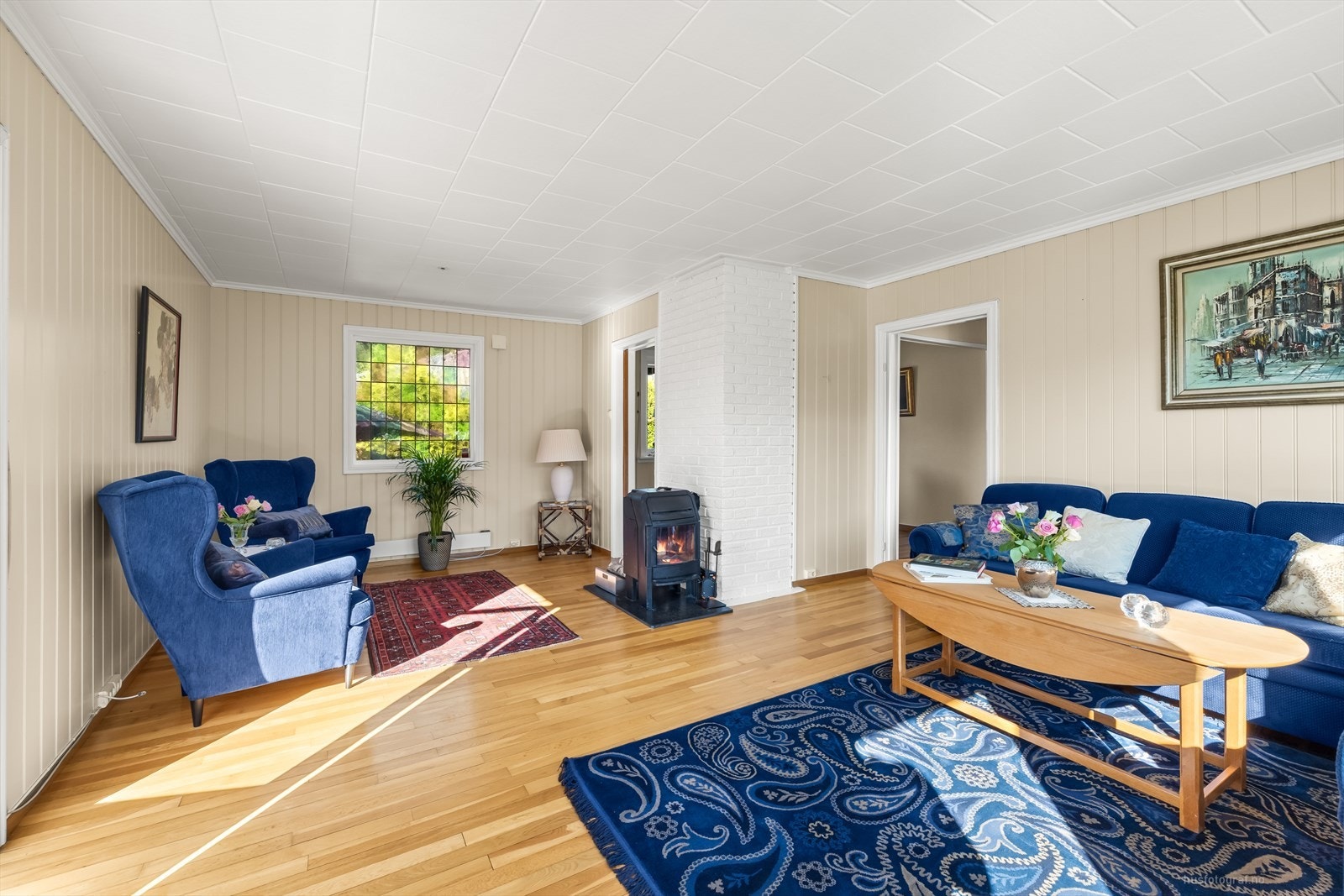 Stuen har god plass til sofa og bord. Galleribilde