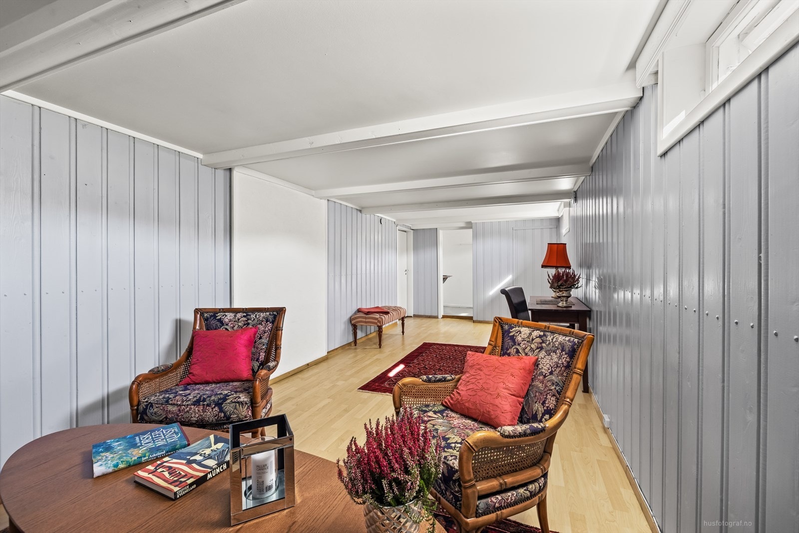 Innredet praktisk kjellerstue. Galleribilde