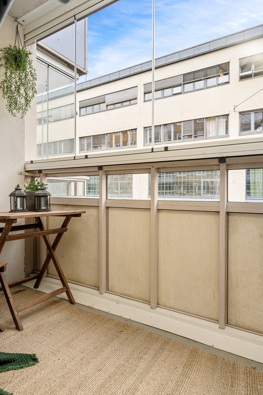 Innglasset balkong med gode solforhold! Galleribilde