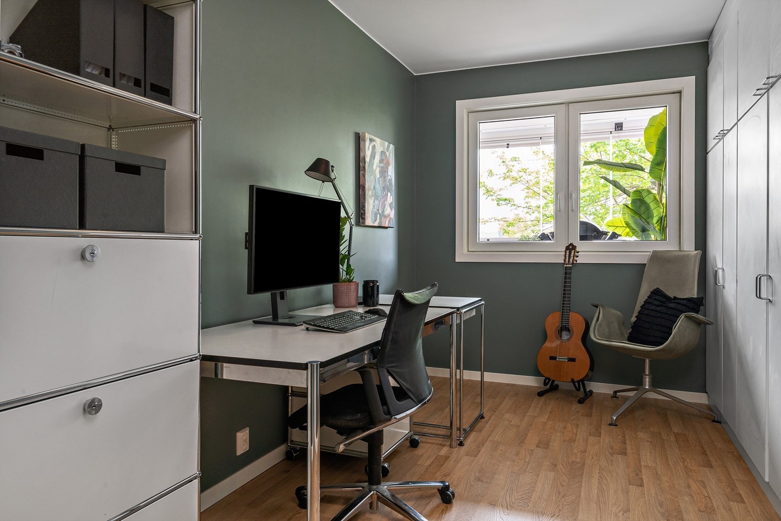 Soverom 3 er også av god størrelse, med innebygd garderobeskap, plass til seng og skrivebord. Galleribilde