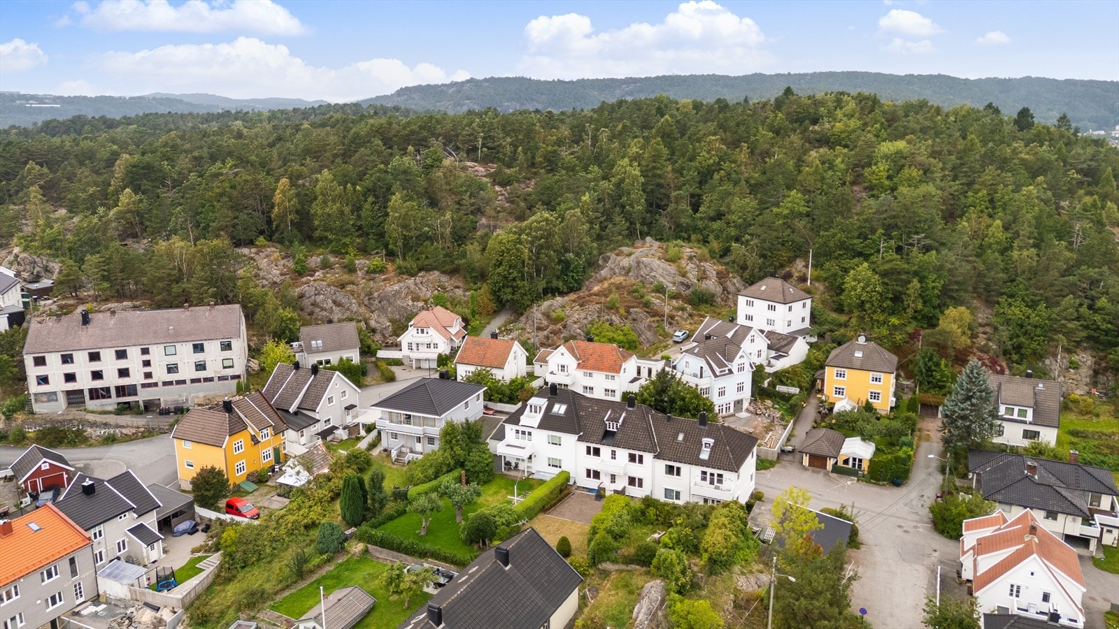 Flotte turområder i umiddelbar nærhet. Baneheia må nevnes med sine flotte badeplasser og tur/løpe -stier. Galleribilde