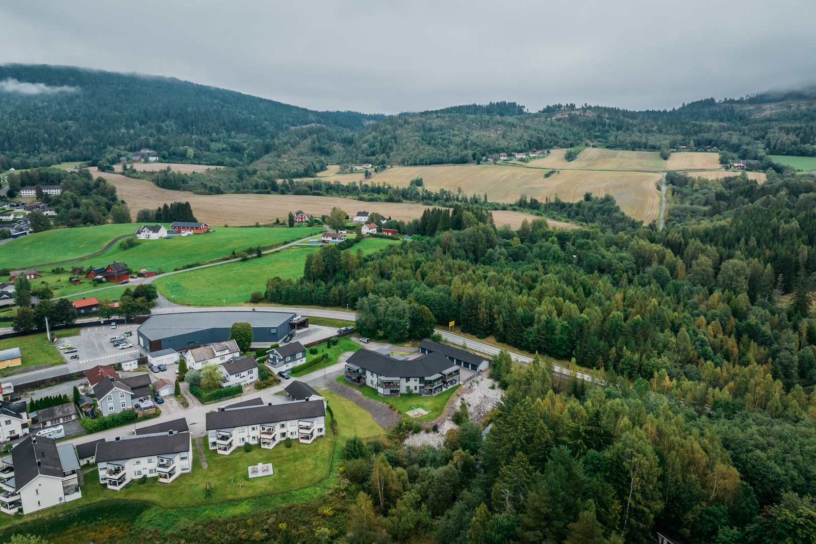 Her bor du sentralt med umiddelbar nærhet til Hvittingfoss sentrum Galleribilde