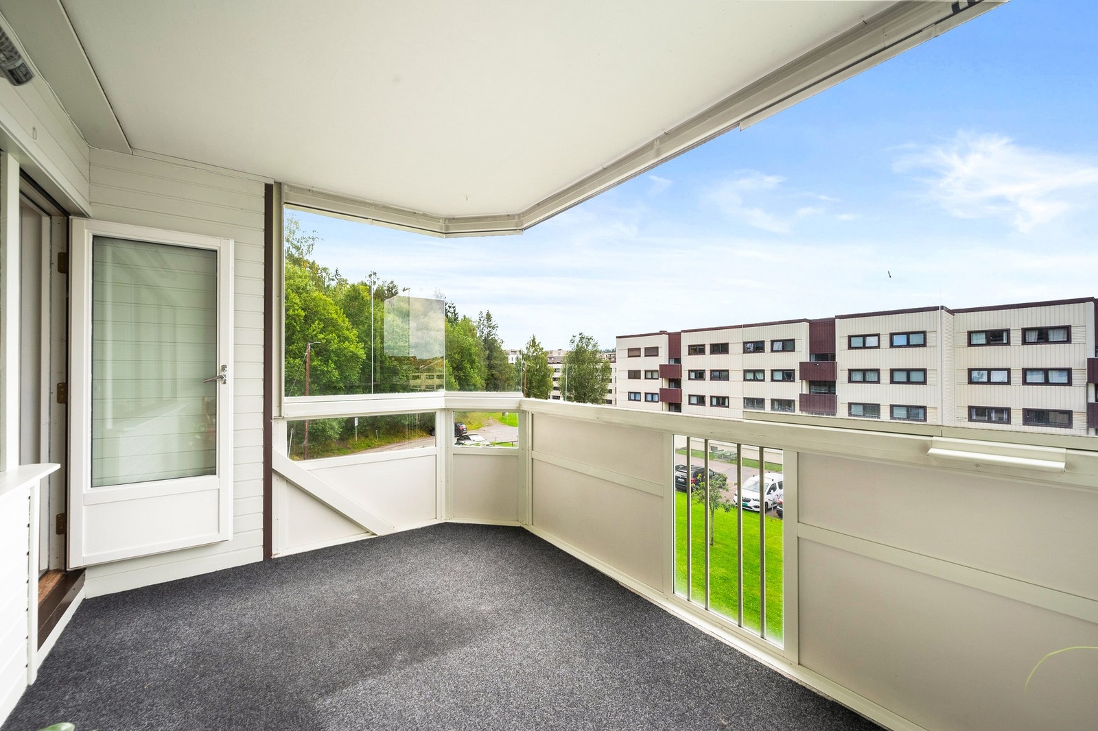 En lys og praktisk 3-roms leilighet med sentral beliggenhet og arealeffektiv planløsning. Galleribilde