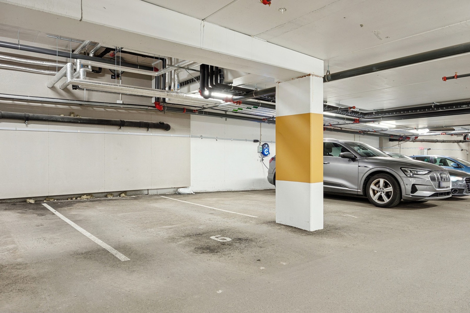 Leiligheten disponerer parkeringsplass i felles garasjeanlegg. Galleribilde