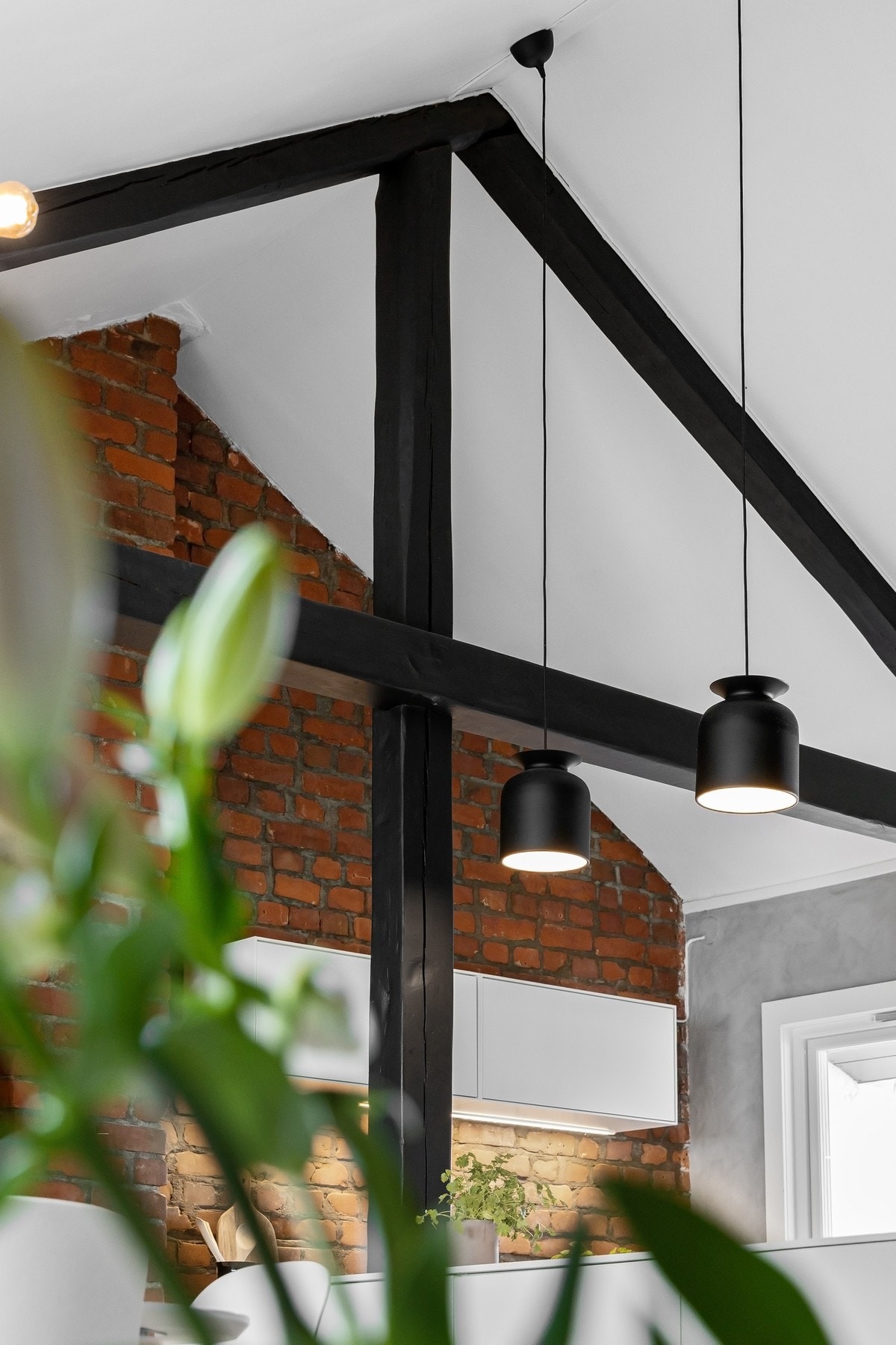 Takhøyden på opptil 3,69 meter gir stuen et særpreget og harmonisk uttrykk. Galleribilde