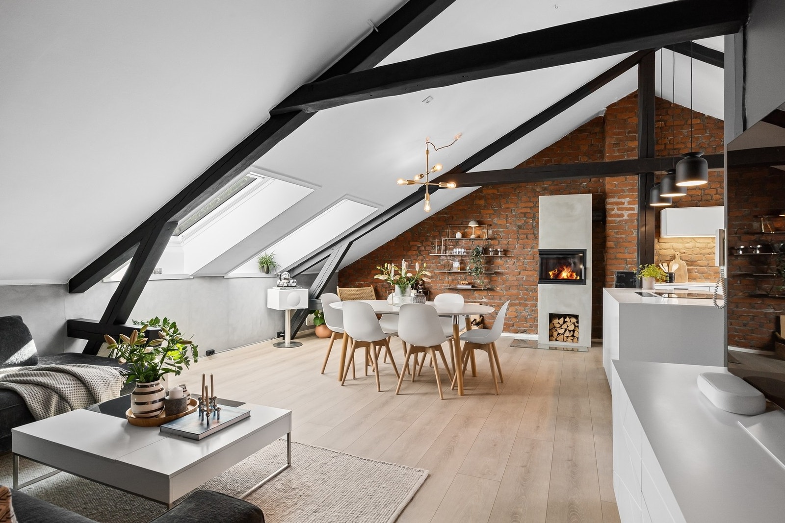 Leiligheten har et gulvareal på 79m² og holder gjennomgående god standard. Galleribilde